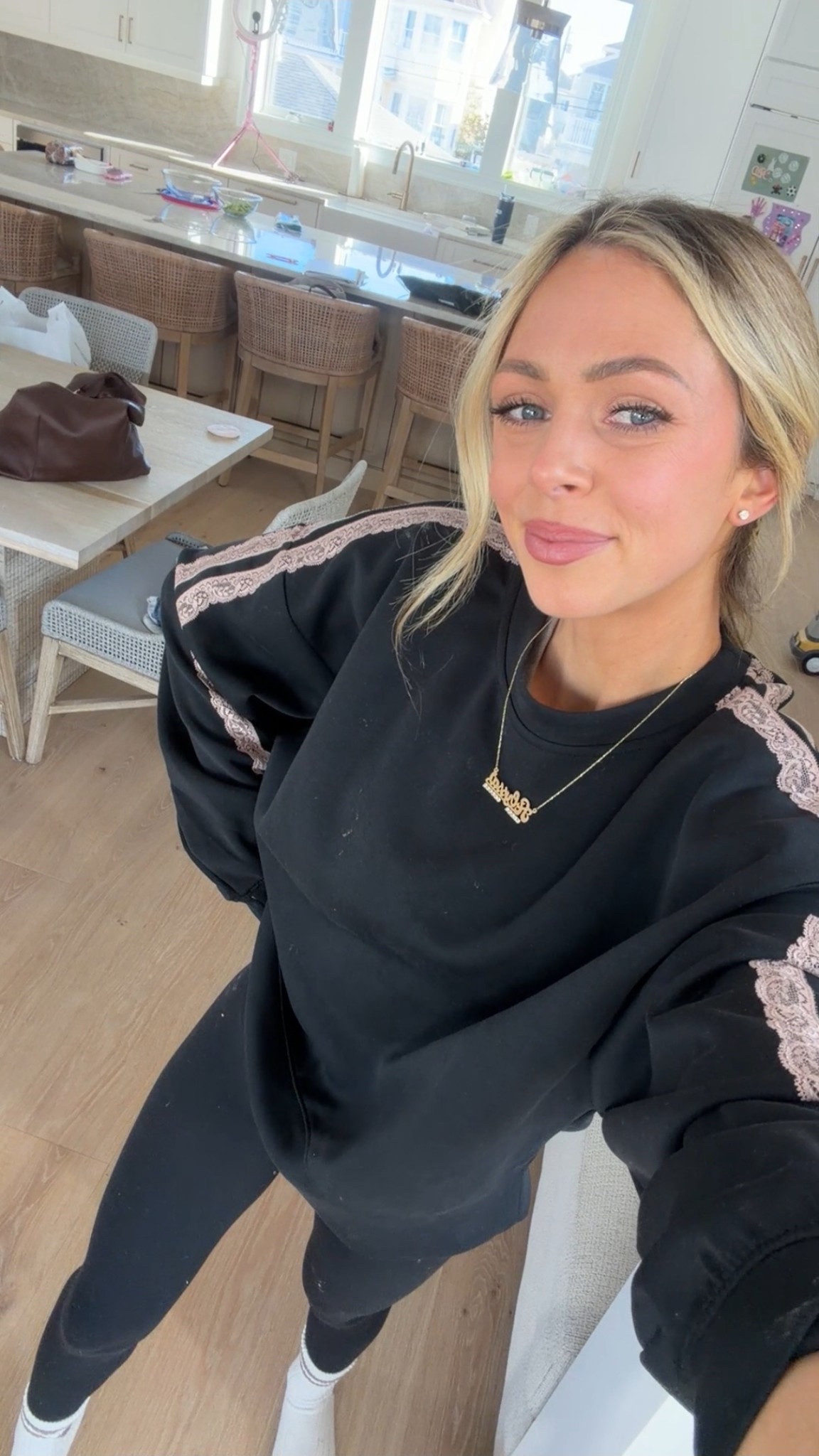 The scuba material on this sweat sui is so good! Doesn't wrinkle and feels so soft 