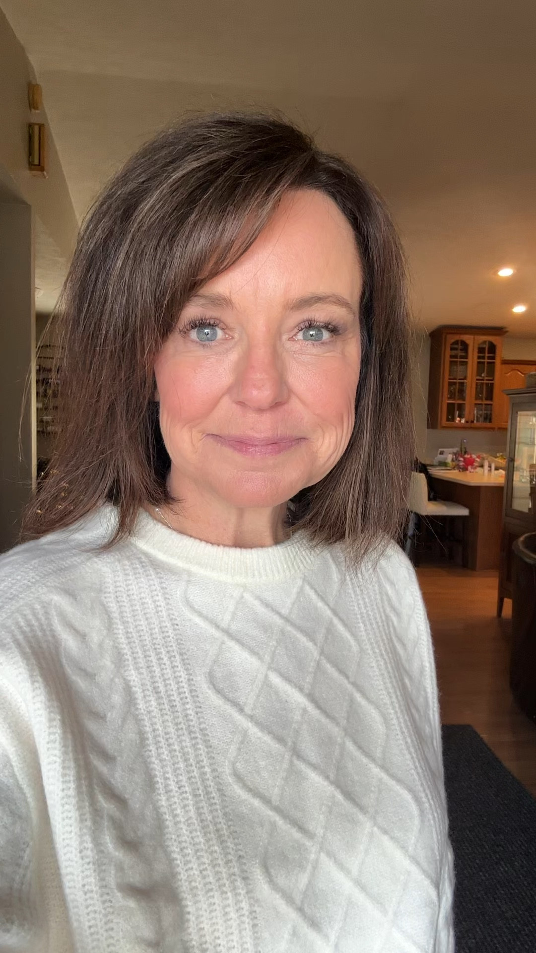 Barrel jeans! Do we like em?💁🏻‍♀️ These ones seem pretty flattering! This sweater feels like butter!!

#LTKSaleAlert #LTKStyleTip