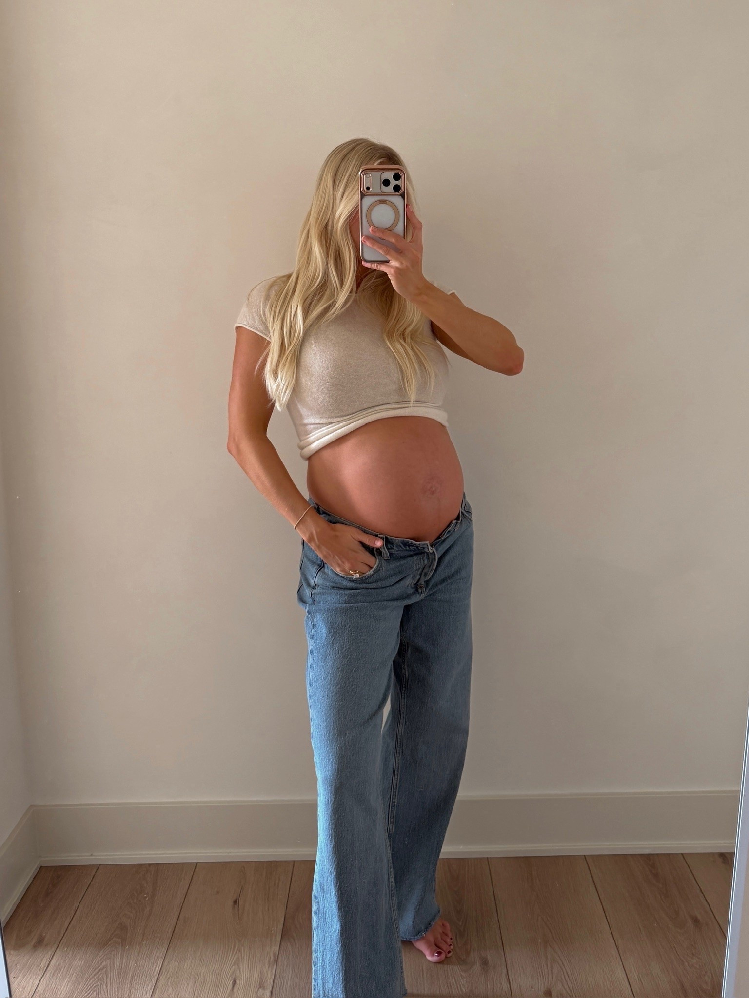 SIZE: med tee, 30 in jeans (sized up for pregnancy)! #kathleenpost

Bump friendly look, maternity outfit, casual chic outfit

#LTKootd #LTKBump
