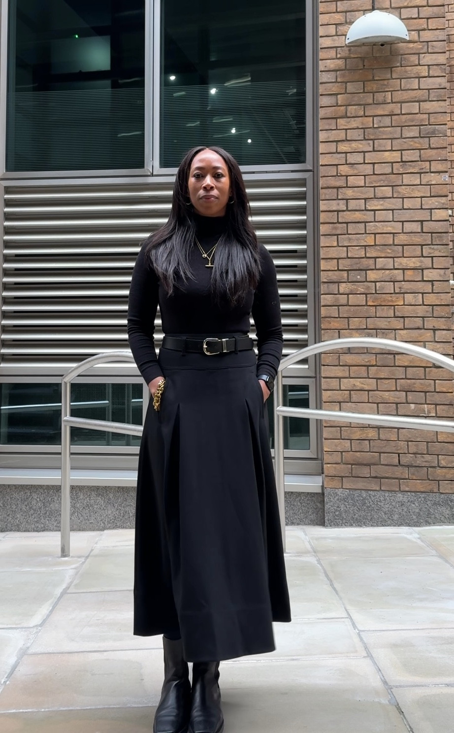 Winter office workwear look corporate chic black midi maxi skirt 
