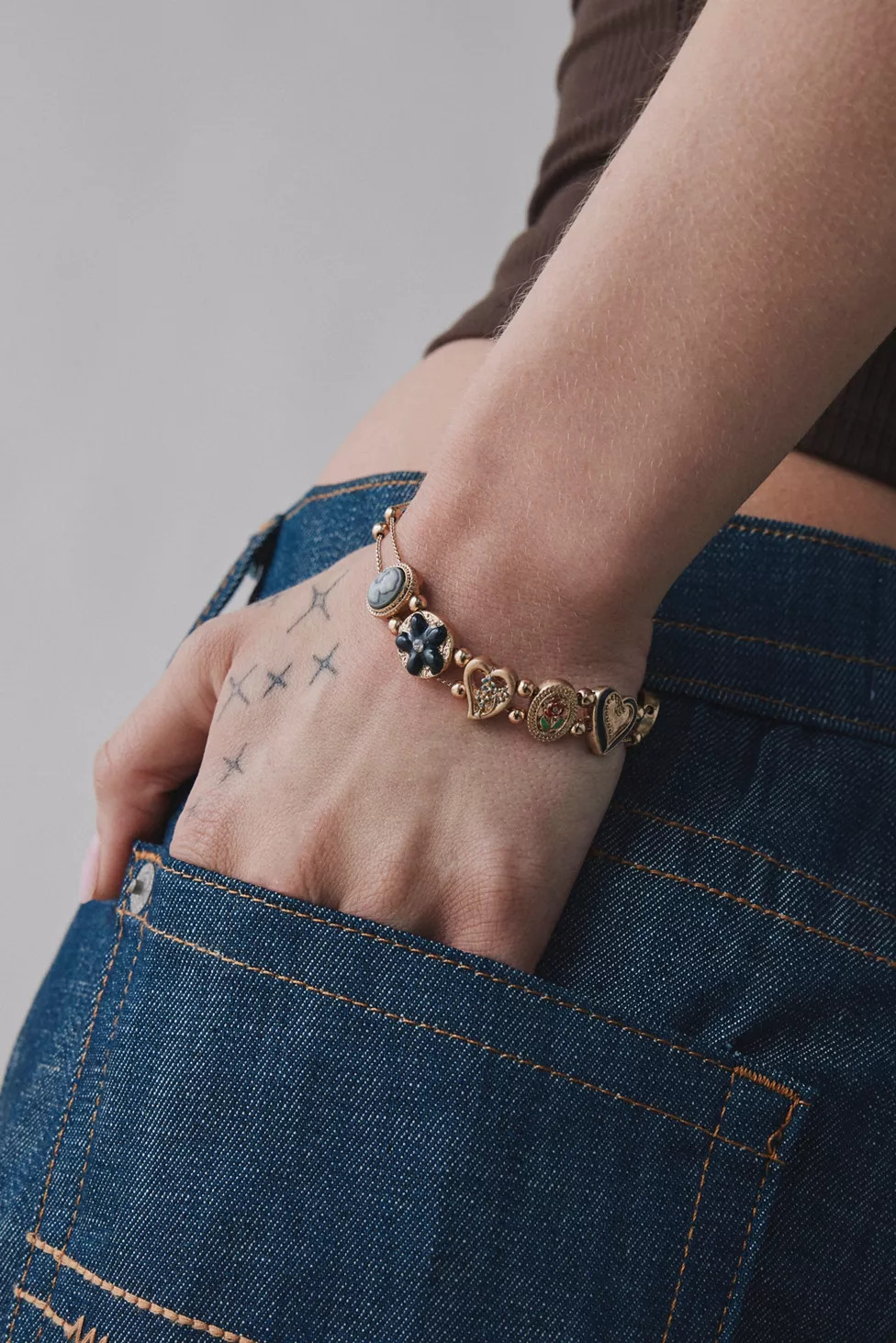 Anna Cameo Charm Bracelet | Urban Outfitters (US and RoW)