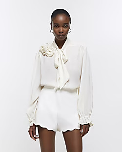 White scallop hem shorts | River Island (US)