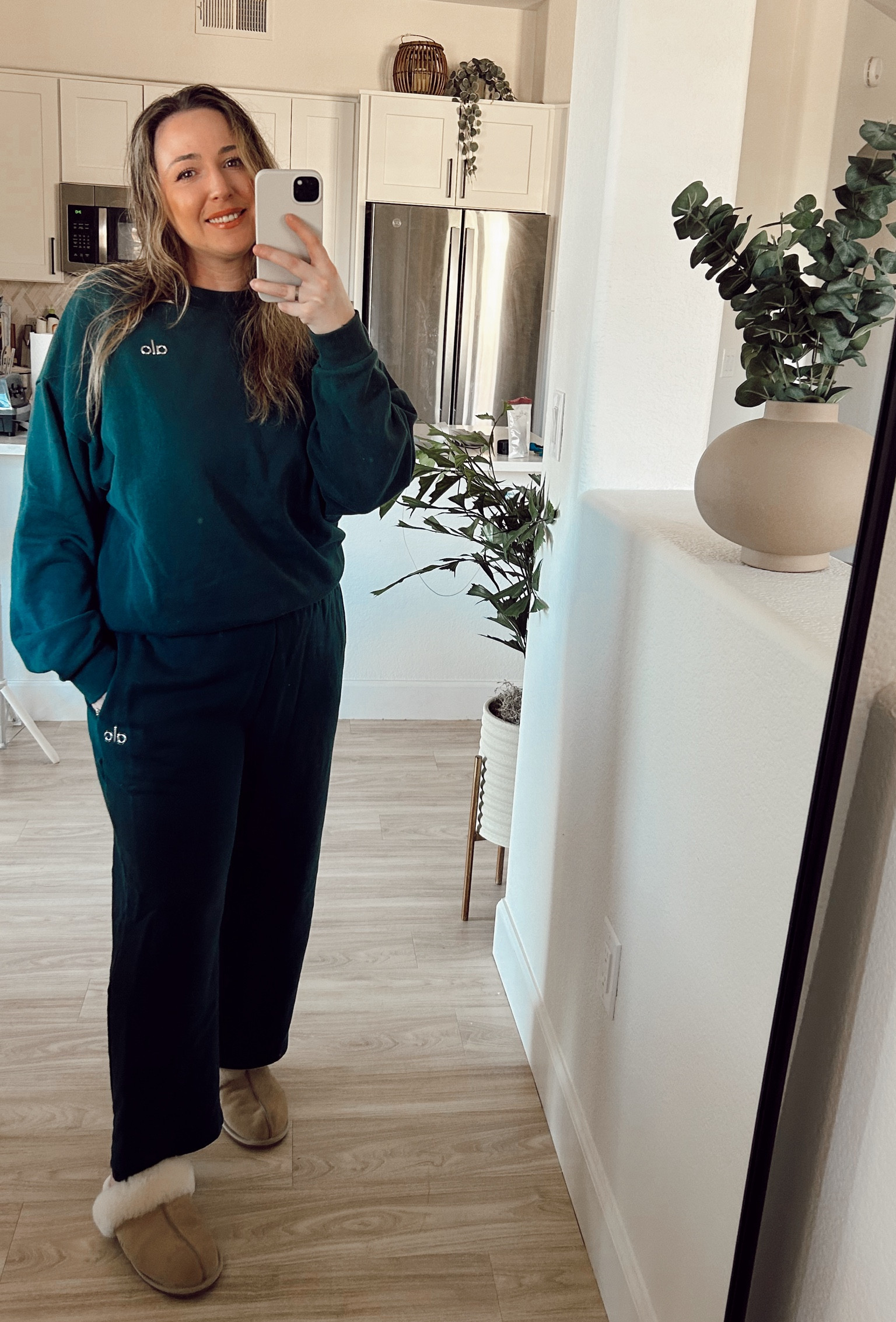 The BEST sweatsuit set 💚