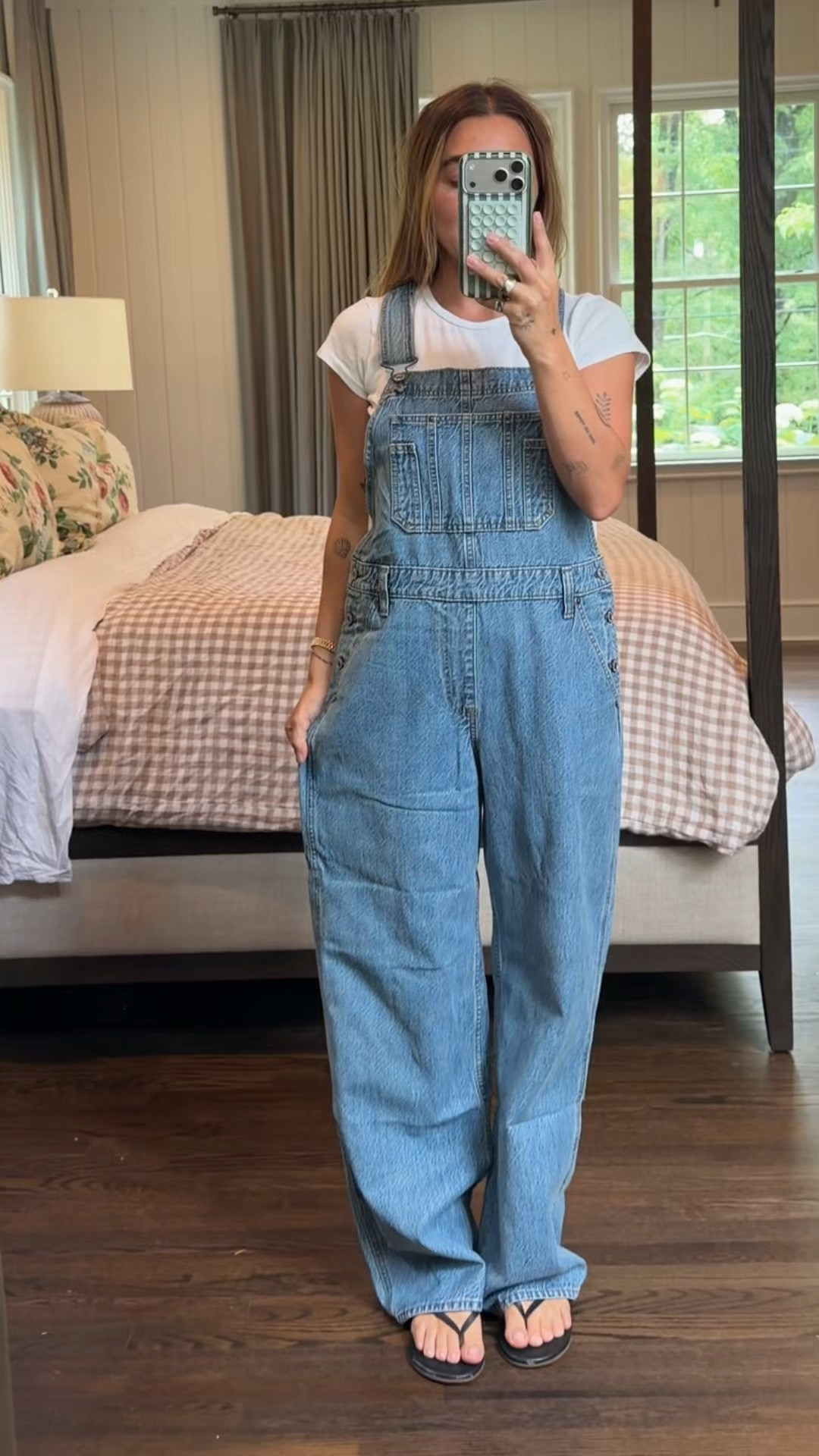 #abercrombiepartner @abercrombie Summer Denim!
Curve Love Low Rise Ultra Loose Jean (true to size, go up if you want to sit lower on hips!) Curve Love High Rise 90s Cutoff Short (true to size) Floral Crochet Polo (Small) Reversible A&F Marina One-Piece Swimsuit (S, could have taken XS) Overalls (S)