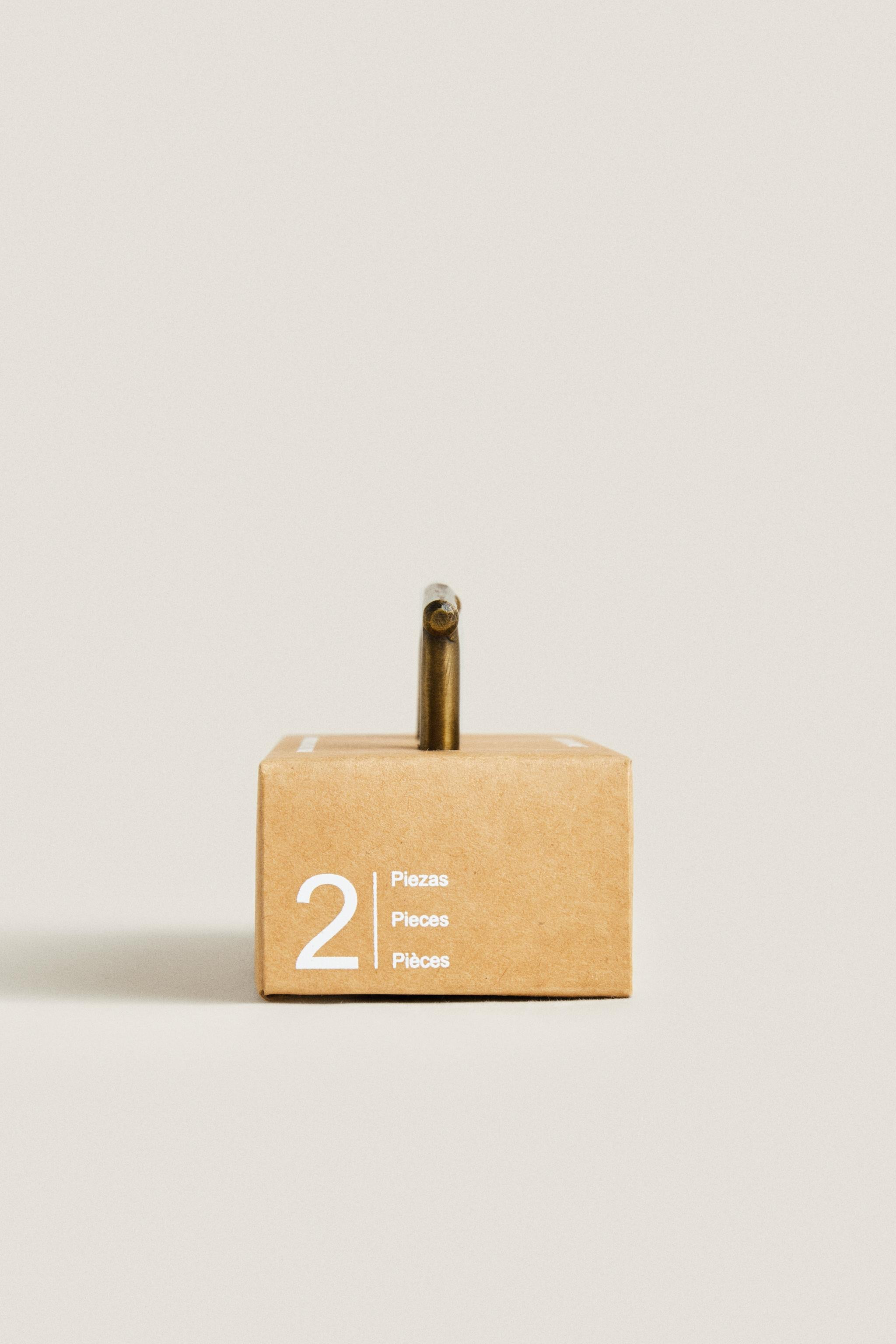 SET OF GOLD METALLIC KNOBS (SET OF 2) | Zara US