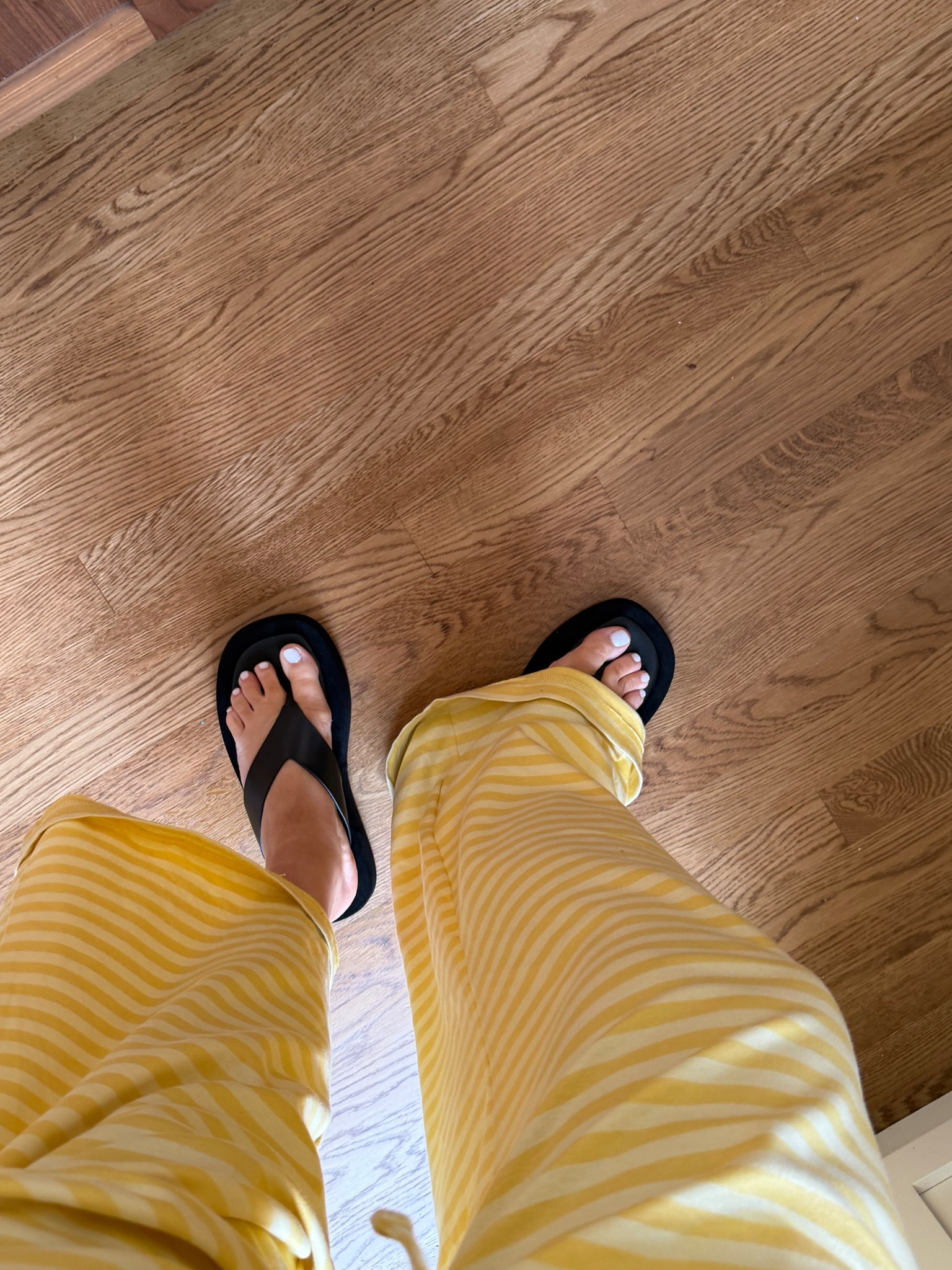 size M/L in daily drills pants I’m 5’ 5” and cuff the pants! Size L Abercrombie tee love these so soft. Flip flops true to size 8 love the platform they are comfy and versatile 

#loungewear #comfy #stripes #pregnant #warmweather 