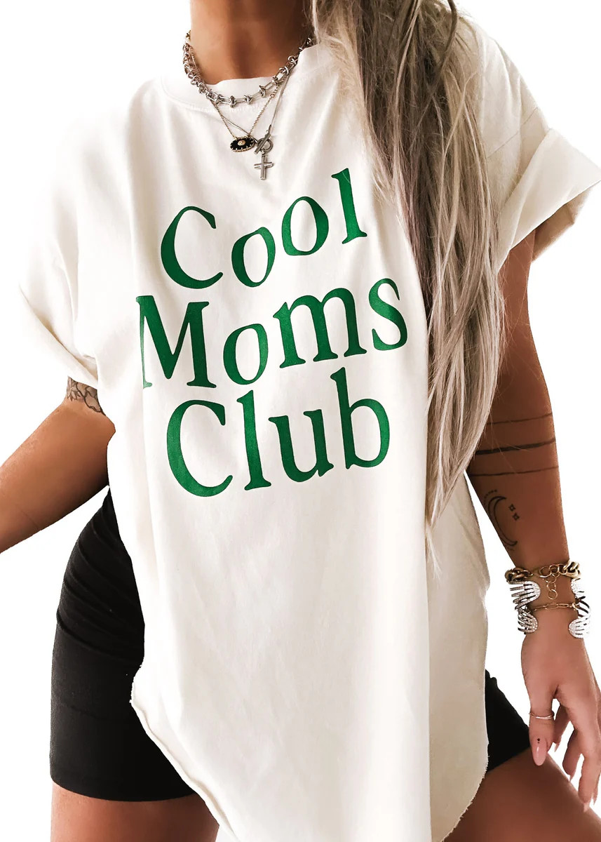 COOL MOMS CLUB SIDE SLIT TEE | Pebby Forevee