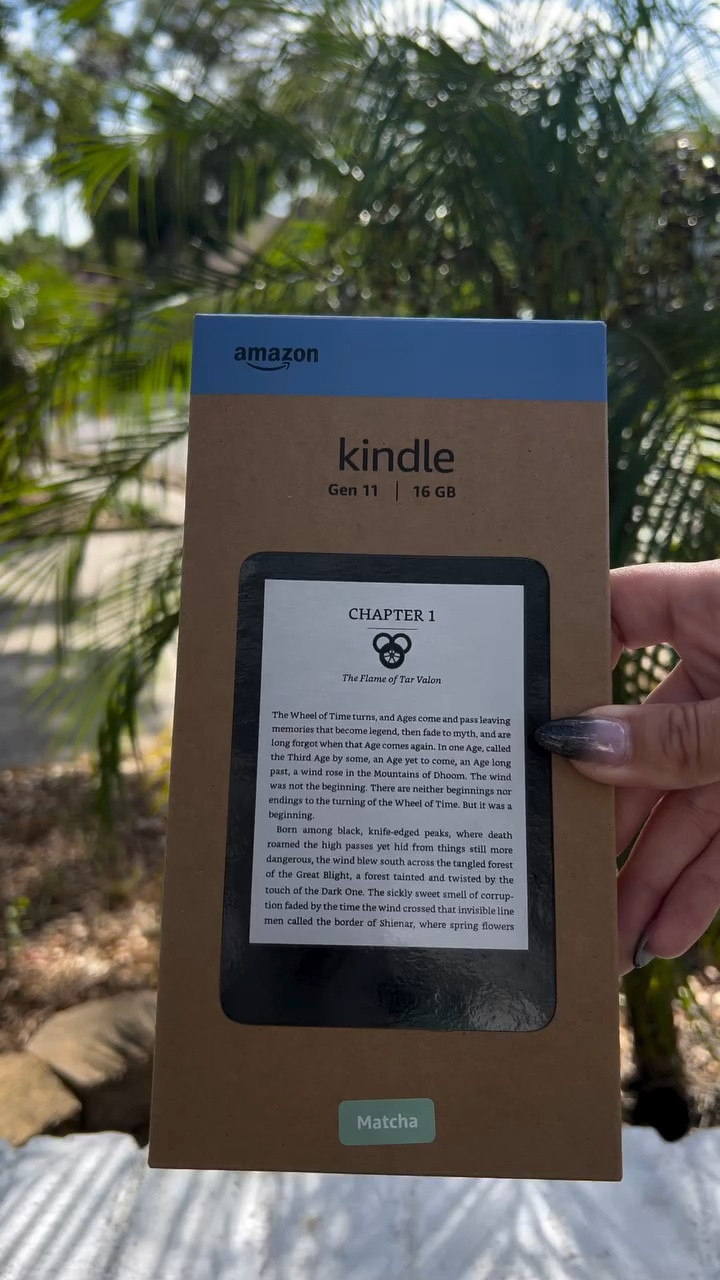 The new @amazonkindle in Matcha, I think I’m in love. 🍵 I have a 11th gen Paperwhite I love but this is the perfect size for travel and it’s the lightest Kindle I’ve ever owned!
•
•
•
#kindle #kindlereader #kindleera #kindlegirlie #booklover #bookish #bookishlove #bookishpost #booklove #bookcommunity #matcha #matchakindle #amazon #bookstagram #currentlyreading #amazonkindle #amazonfinds #booktok #kindle2024 #travelkindle #travel #kindleaccessories #kindlestickers #kindle #kindlebasic #kindlebasic2024 #kindle2024 #newkindle #bookstagram #kindlegirlie #ereader #book #kindlereads