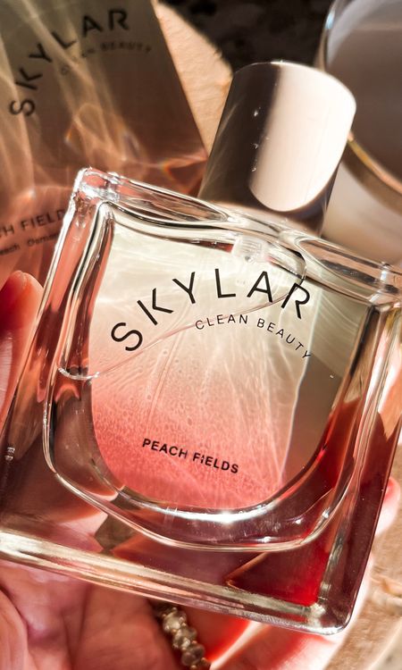 Juiciest white peach scent w/ creamy sandalwood 🤎🍑 Sephora exclusive 
Notes: White Peach, Sandalwood, Osmanthus 

#LTKGiftGuide #LTKbeauty