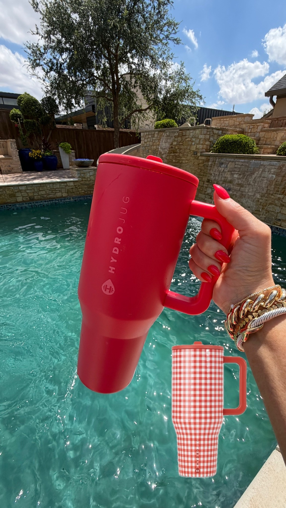 Summer hydro jug colors!!

#LTKSeasonal #LTKmomlife #LTKfitnessgoals