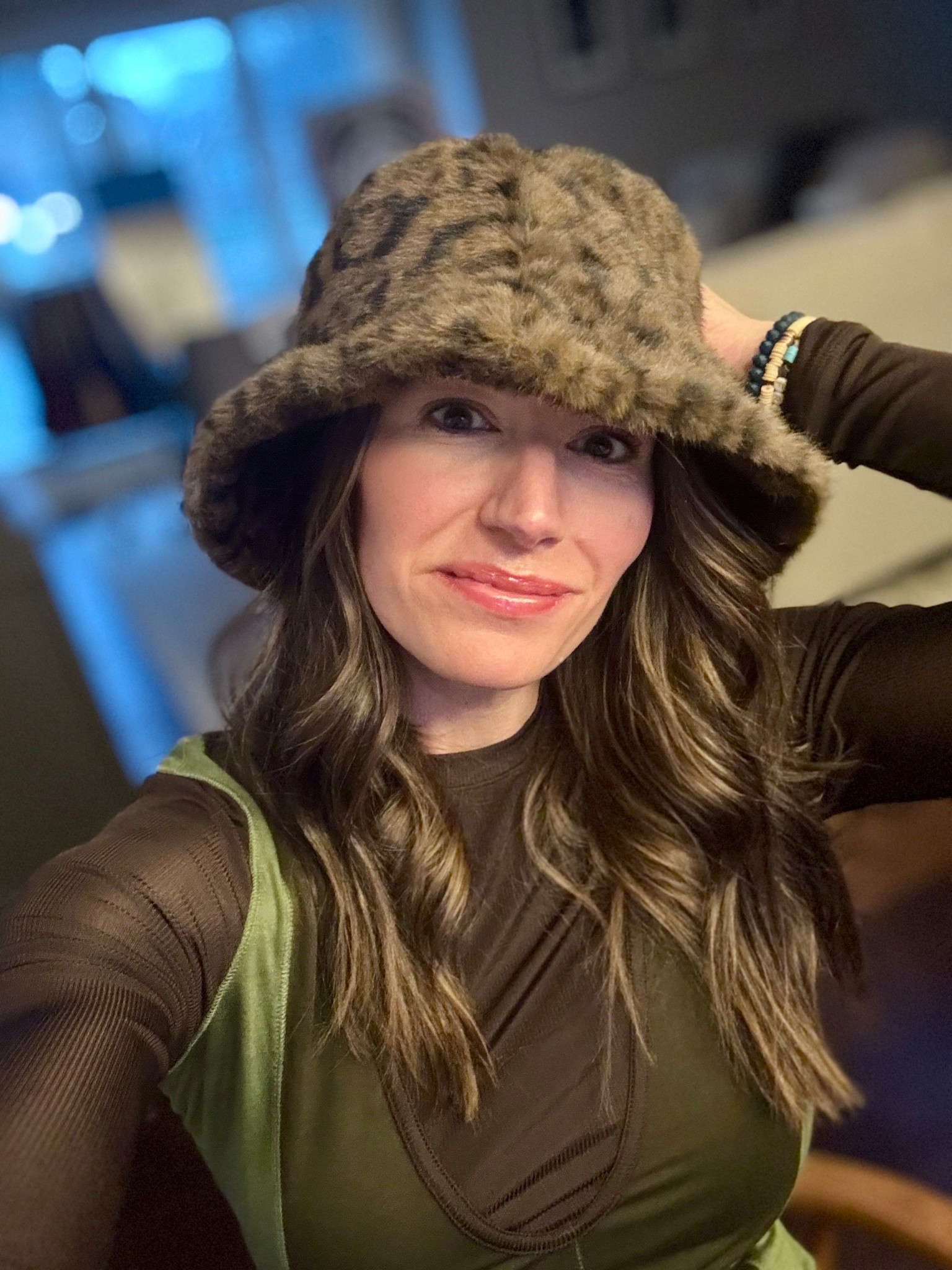 Wearing lipgloss 55 rust :) 

#LTKgrwm #LTKdayinmylife #LTKootd