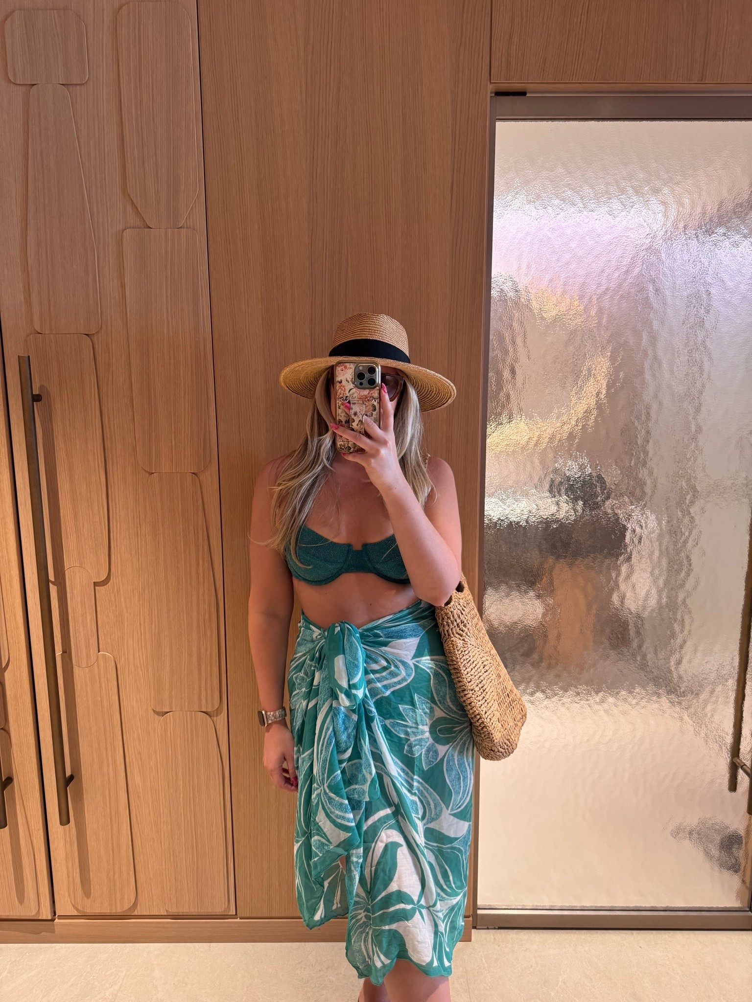 Fav swimsuit wearing a large top & xl bottom. Also linked the faux tan & hat!

#LTKootd #LTKSwim #LTKMidsize