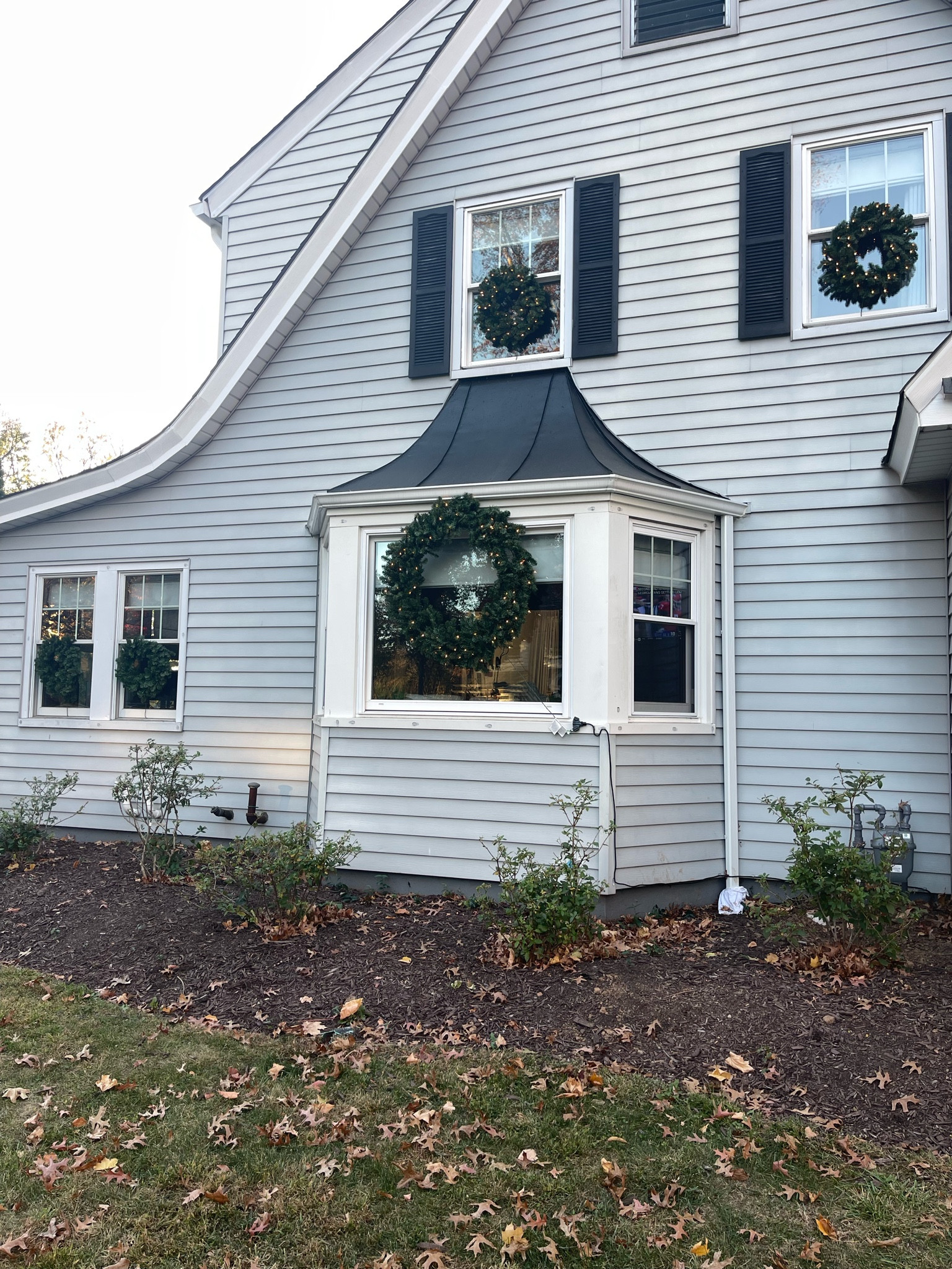 Outdoor wreaths and smart plug setup 