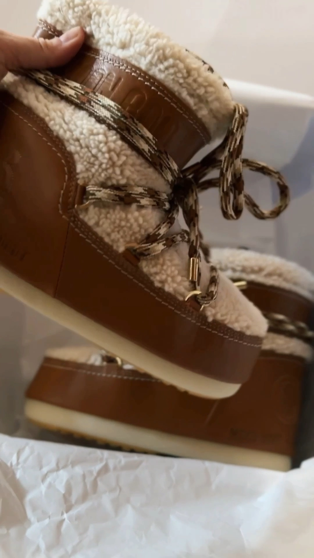 Moonboots - endlich ihr Auftritt im Hamburger Norden🙏🏻❄️❄️❄️

#LTKwinter #LTKstyletip #LTKshoes