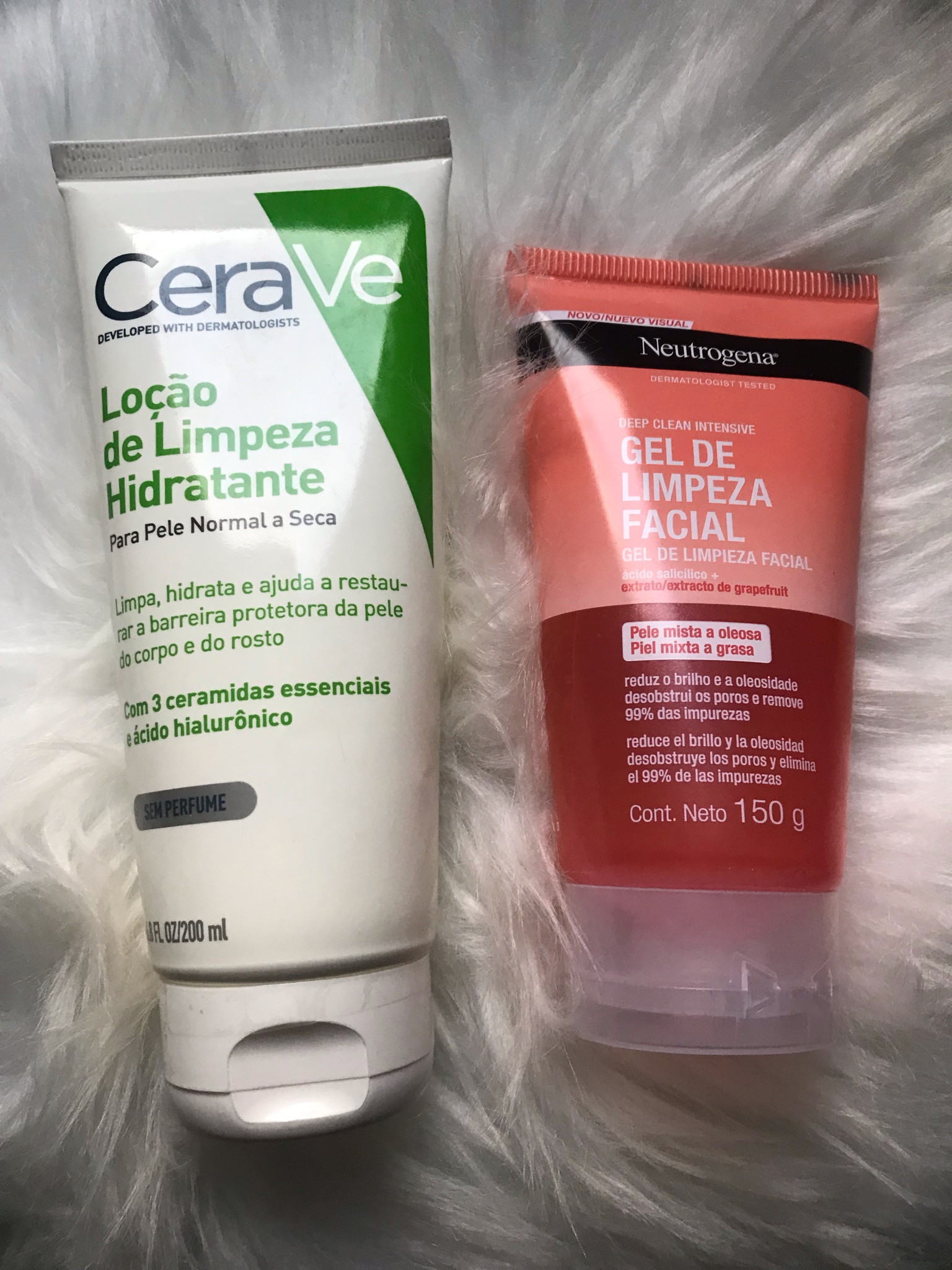 Meus favoritos para limpar a pele antes de fazer o meu Skincare .

Eu não abro mão de um gel ou
Loção de limpeza para hidratar a pele .

A loção de limpeza hidratante de cerave ela hidrata a pele , ajuda restaurar a barreira profunda do corpo e rosto , é um dos meus queridos para a pele seca , recomendado para pele normal a seca , o cheirinho e suave o produto contém 3 cerâmicas e ácido hialurônico que hidrata e deixa a pele macia  , além de ser recomendado por dermatologista.

Já o gel de limpeza facial é um produto que eu já uso a muito tempo, perfeito para pele mista e oleosa ele tem um aroma indescritível , ele reduz o brilho e a oleosidade , desobstruo poros s 99 % das impurezas .

#LTKfindsunder50 #LTKbeauty #LTKsalealert