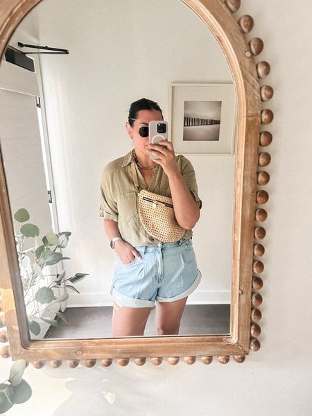 Low key obsessed with these free people shorts. They’re already rolled (and it’s sewed!) so it stays in place. I’m in the large, fit is perfect if not a bit loose. 

Top is zara! Bag is Clare V. 