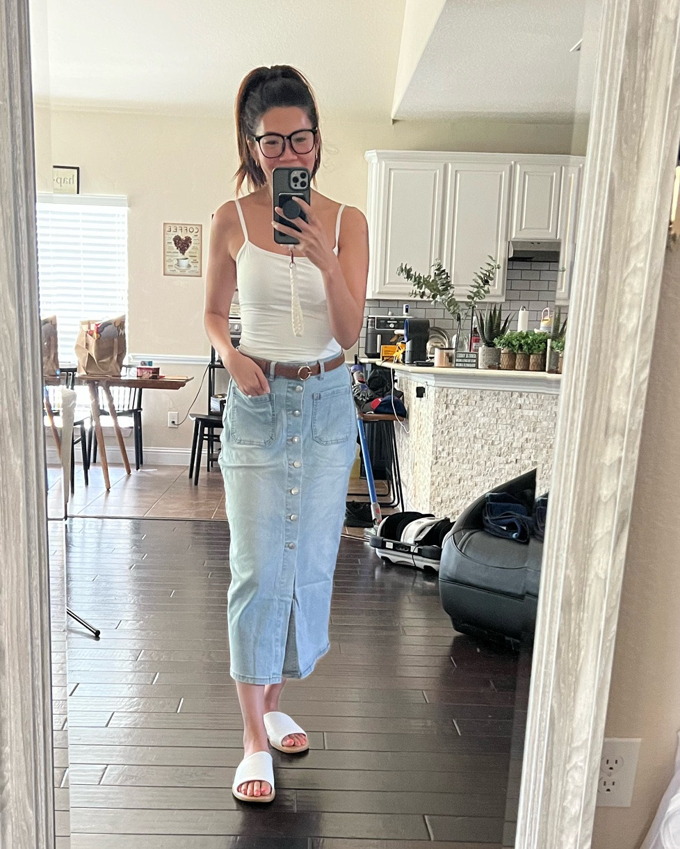 5’4” 

padded spaghetti strap top
stretchy denim maxi skirt 

size: small

#LTKootd