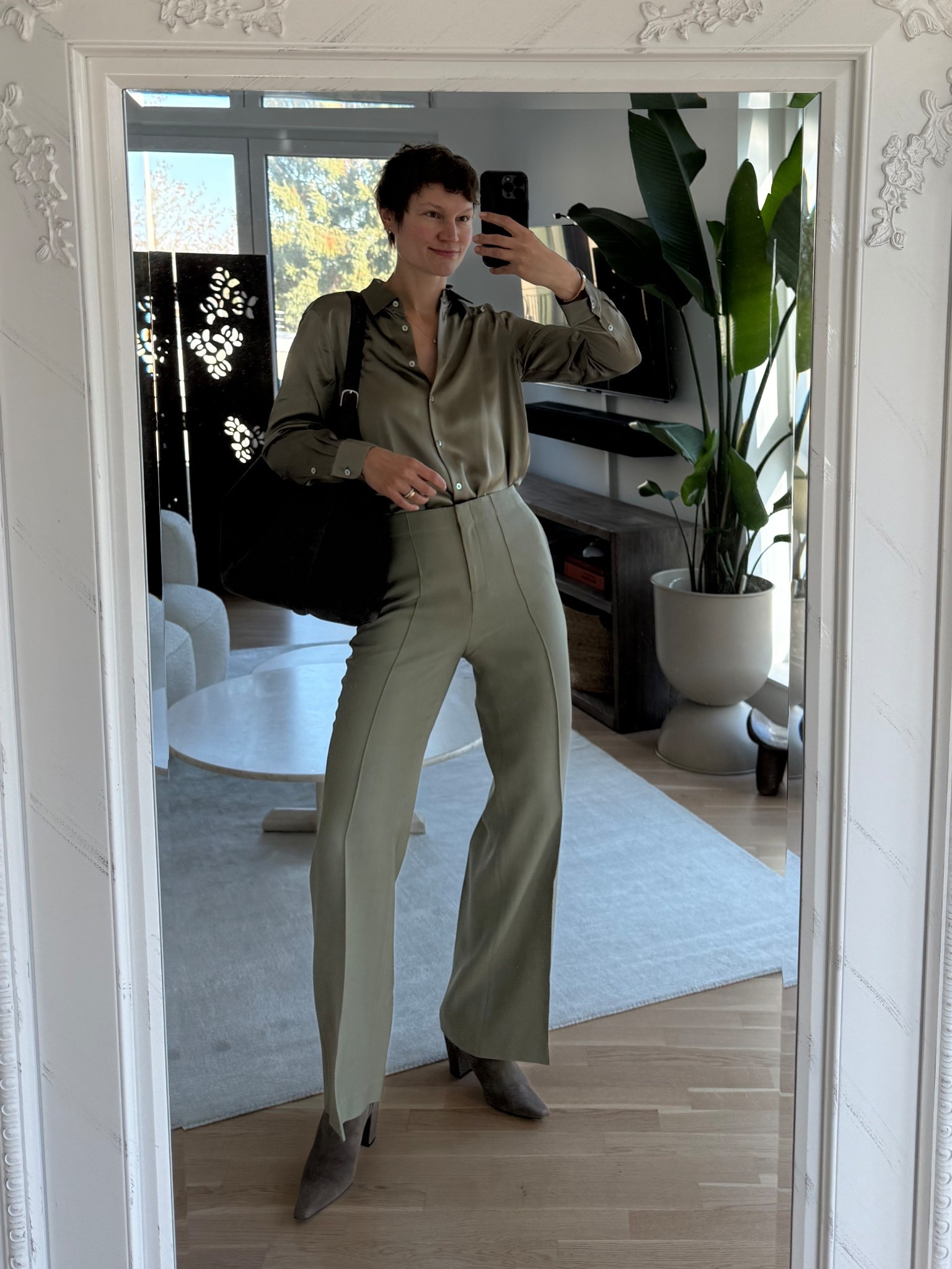 sage green office look

silk blouse size 40
trousers 38 (but had them tailored in the waist)

#LTKdeutschland #LTKeurope #LTKworkwear