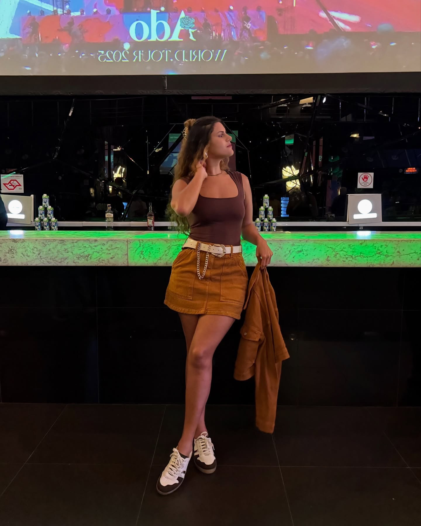 ~ saudadezinha de um show né minha filha? 

Créditos do look: saia + jaqueta + body + tênis  @lojasrenner / cinto @cea_brasil 

🔎 link no destaque “link renner” - saia + jaqueta + body + tênis 

Meus Cupons de descontos ativos:

C&A - Código Consultora: kamivogel 10% off acima de 149,00
Renner - Cupom: KAMISVOGEL 10% off apenas pelo meu link da bio
Farm - Código Consultora: 7A7213 10% off + frete grátis
YouCom - Cupom: KAMISVOGEL 10% off apenas pelo meu link da bio
Riachuelo - Cupom: VITRINE 10% off acima de 99,00 apenas pelo meu link da bio
Pantys - Cupom: KAMISVOGEL 10% off acima de 150,00.

_
#ltkbrasil #ltkbeleza #ltkcurvas #lookdodia #lookinspiração #lookoftoday #achadinhosrenner #achadoscea #mind7cea #lookdodia #lookoftheday #renner #saiamidi #modafemenina
