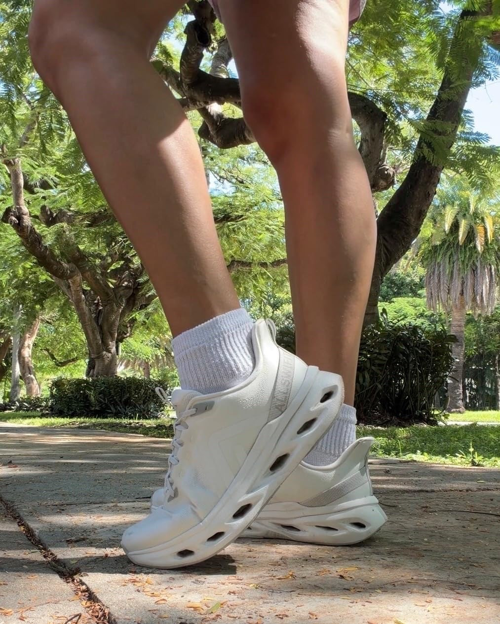 The kind of sneaker that makes me want to take the long way everywhere 🤍 Clean, sporty and easy with basically anything.

midsize style, size 12/14, white sneakers, walking shoes, everyday sneakers, casual outfit, athleisure style, comfortable shoes, sporty style