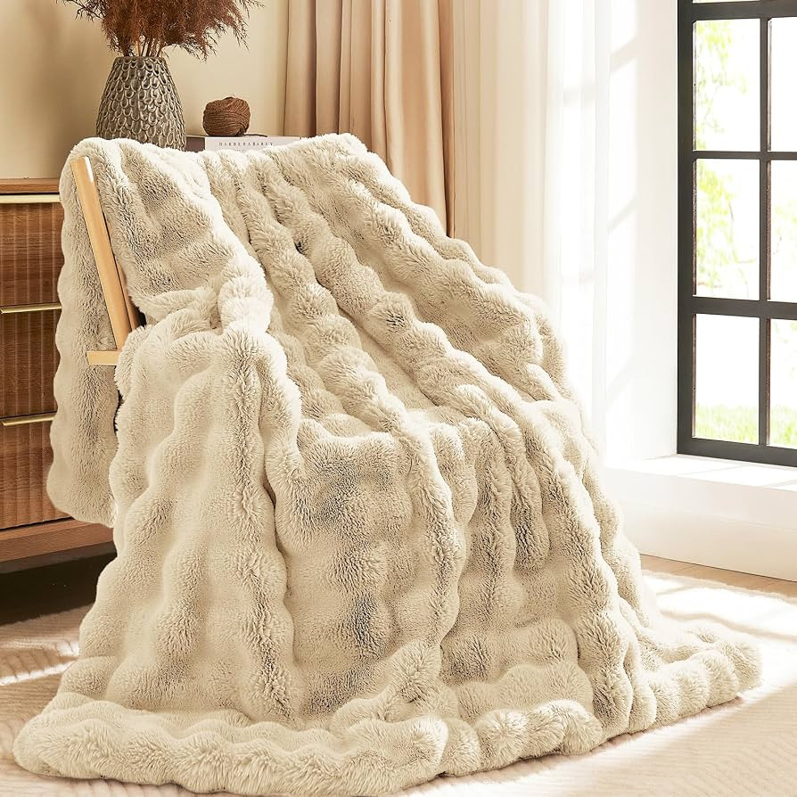 L'AGRATY Faux Rabbit Fur Blanket: 50" x 60" Luxury Soft Fluffy Thick Fur Throw Blanket for Couch ... | Amazon (US)