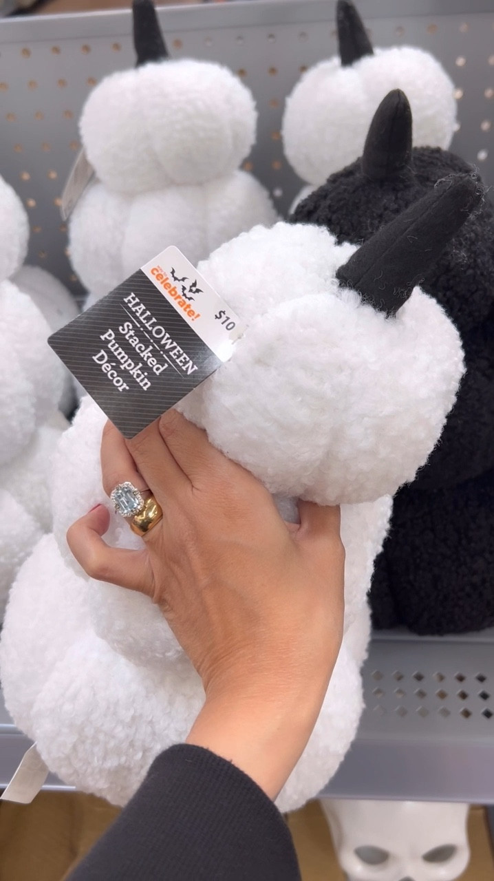 Come shop with me… let’s go to Walmart to get Halloween must haves without haunting our wallets!!! 💀👻🎃

Happy Retail Therapy Thursday!!!! 🛍️🛍️

#Halloween #Walmart #WalmartFinds #HalloweenDecor #WalmartHaul #HalloweenHaul #GoodDeals 

#LTKSeasonal #LTKHome