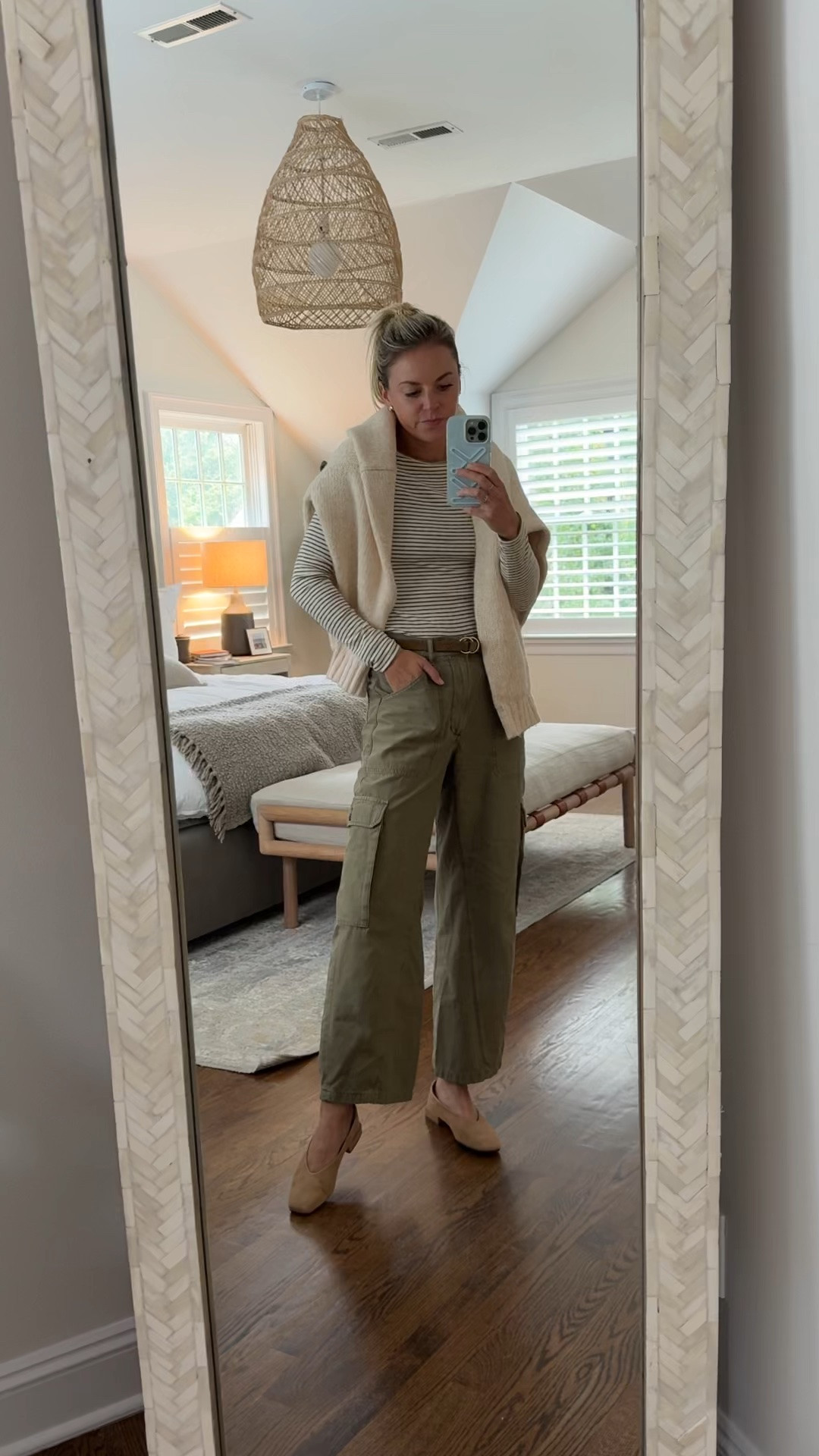 Today’s Casual Monday look! Wearing these pants on repeat 🫒
-I sized up 1 to a 27 in pants (I’m 5’5)
-small top, tts (the Webstite doesn’t show it but comes with a tank attached on top. I cut it off to have 2 separate tops) 
-flats tts 
-linked similar sweater + belt

#LTKootd