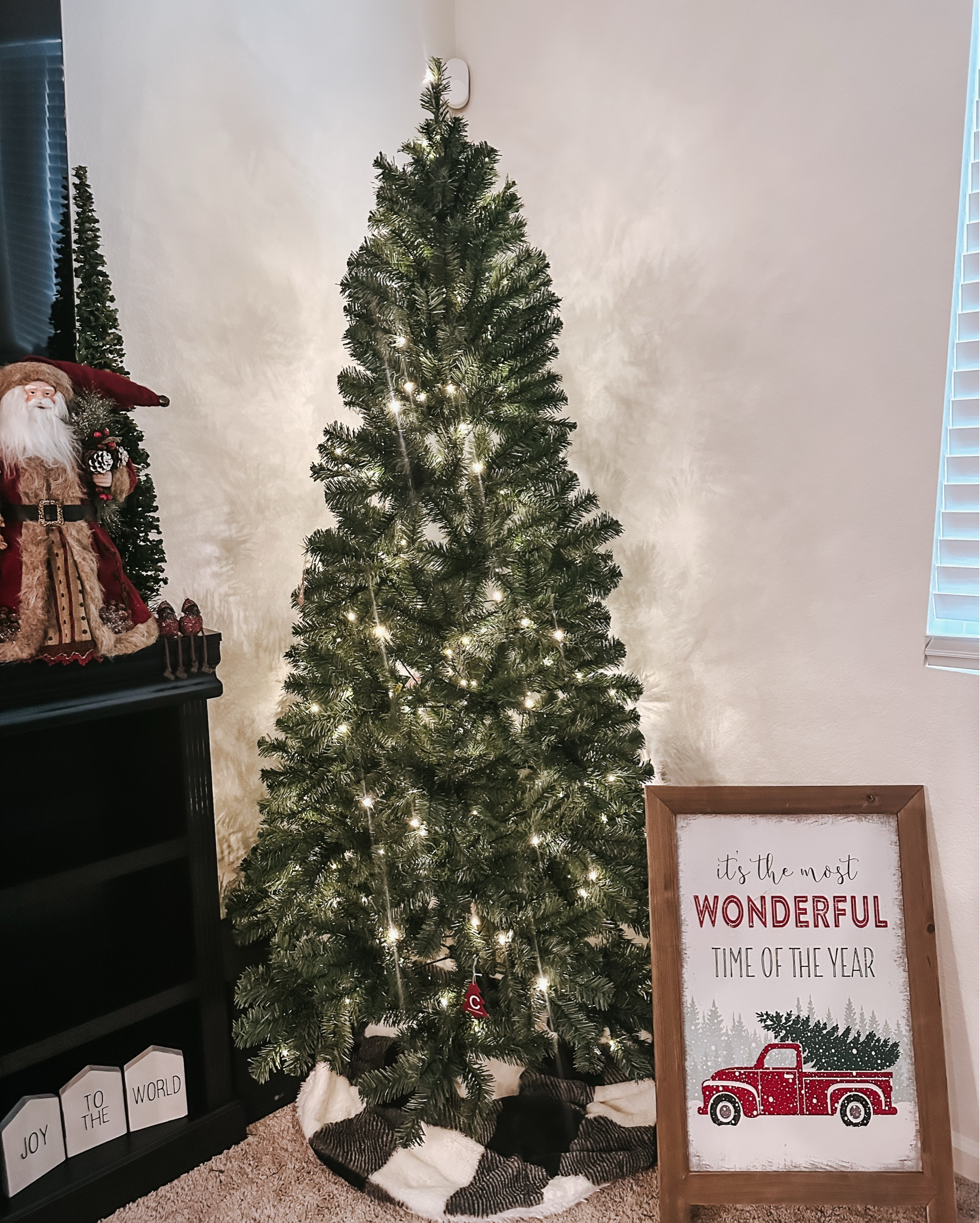 Christmas tree that doesn’t break the bank 🎄 LED yellow AND color lights!!! 😱
Linked:
6.5ft (this one)
7.5ft
6.5ft flocked
7.5ft flocked

#seasonal #christmas #holiday 

#LTKFindsUnder100 #LTKSeasonal #LTKSaleAlert