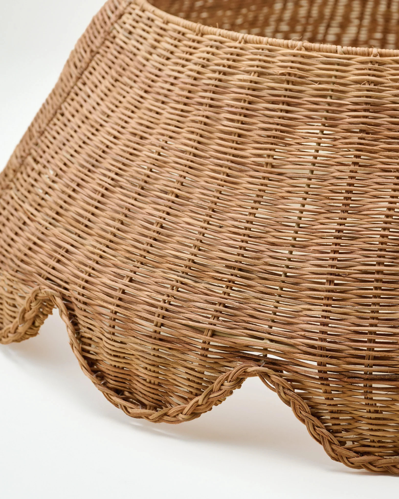 Solene Scalloped Rattan Tree Collar | Magnolia