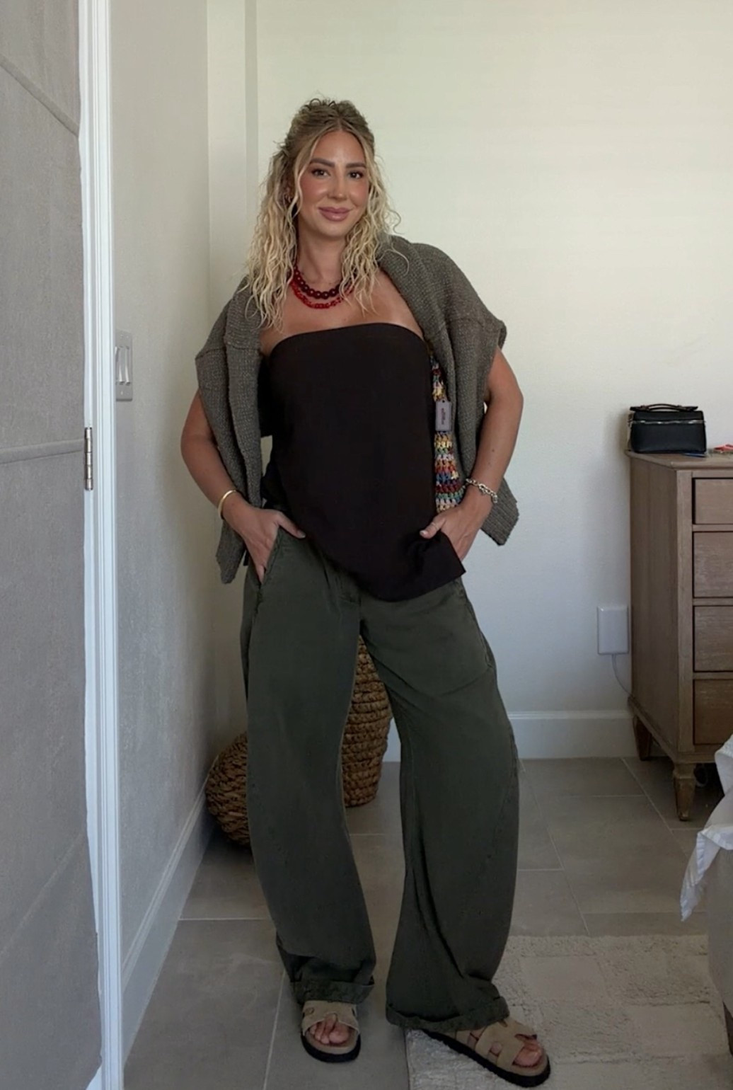 Fall transition outfit 

I got a size 2 in the pants and a small in the top and sweater

#LTKgrwm #LTKootd #LTKSeasonal