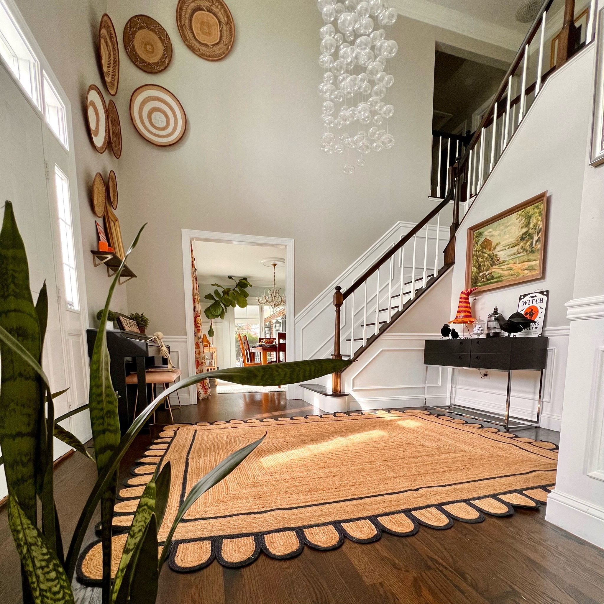 Quick change in the foyer! Loving this new scallop rug trend, and jute is nice and sturdy (and cost-effective) for an entryway. 



#LTKfamily #LTKhome