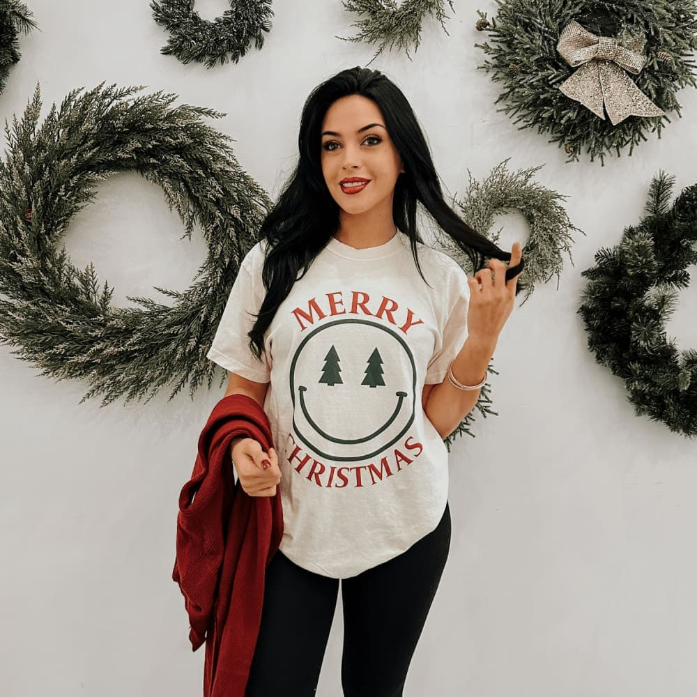 Smiley Christmas Face Tee | Mountain Moverz