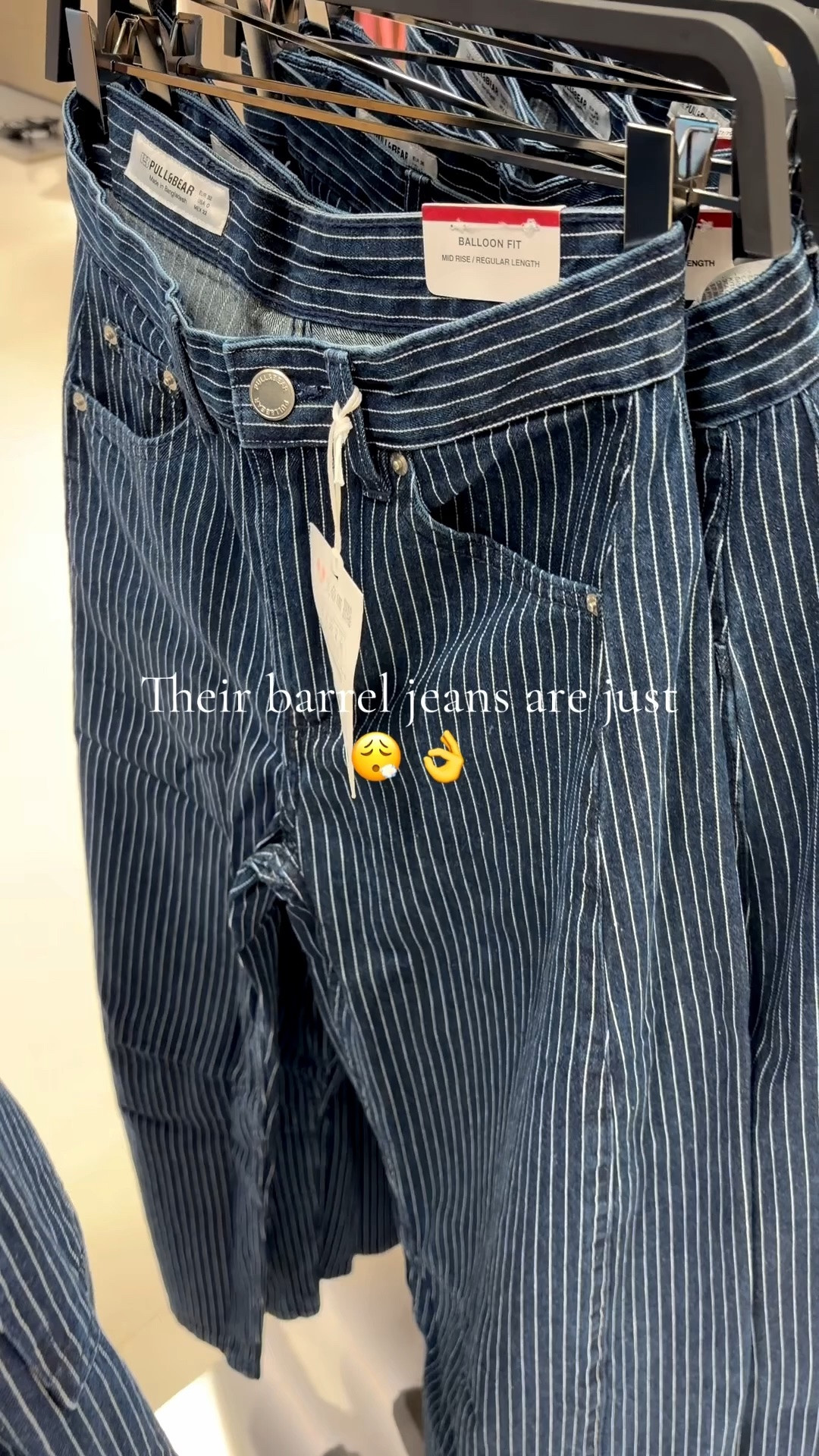 Ballon or barrel jeans? I am obsessed with these stripe ones! Super easy to style, just pair with a plain tshirt and sandals- outfit done 😮‍💨

#LTKMidsize #LTKootd #LTKU