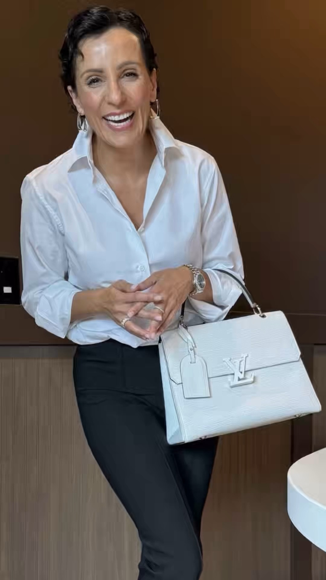 Comment SHOP and I will send you the links. You asked I delivered. A price friendly white button down shirt that still does all that you want plus some 😉 #stylewitheugenia #styledbyeugenia

#LTKdayinmylife #LTKootd #LTKOver40