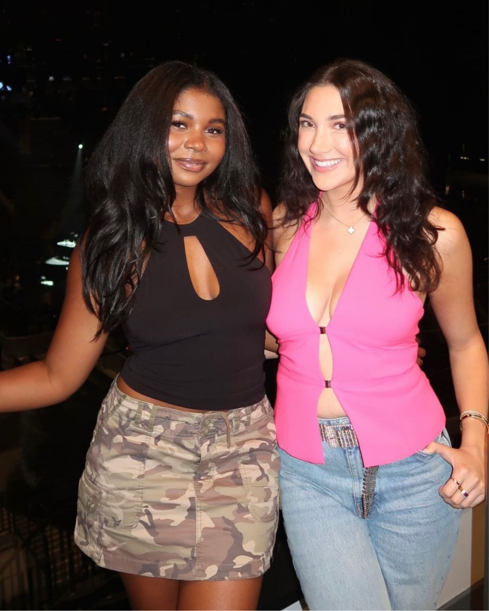 Top and jeans are Zara but linked similar! 💗