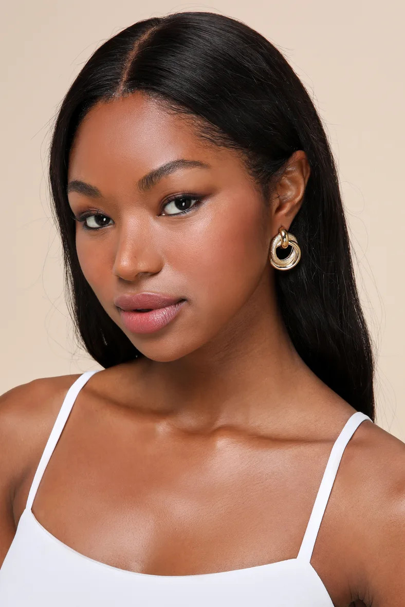 Bold Glow Gold Textured Interlocking Hoop Earrings | Lulus