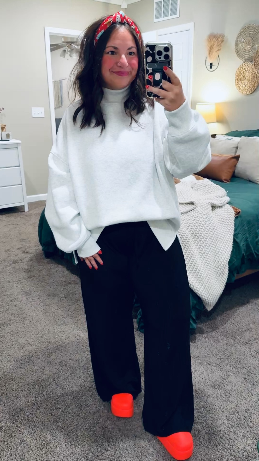 clogs: fit oversized // wearing a size 4
pants (part of a set): fit true to size // wearing an XL
mockneck: fits oversized // wearing a large 

 

#LTKHoliday #LTKSeasonal #LTKFindsUnder50