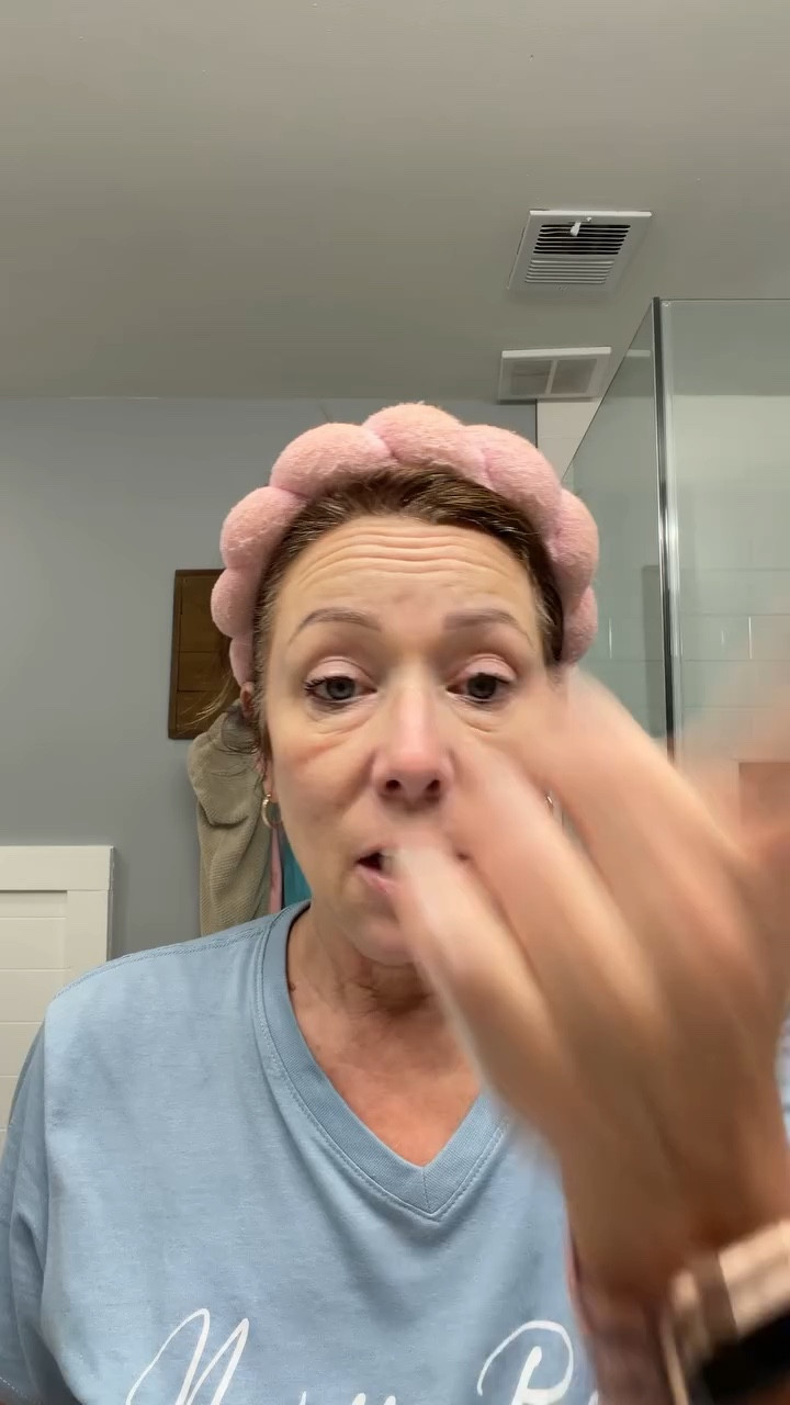 Dr. Leo Salicylic Acid Facial Wash is designed to help cleanse pores, remove excess oil, and support clearer-looking skin.@DR LEO OFFICIAL STORE PH #SalicylicAcid #AcneCleanser #SkincareRoutine #ClearSkin #OilySkinCare