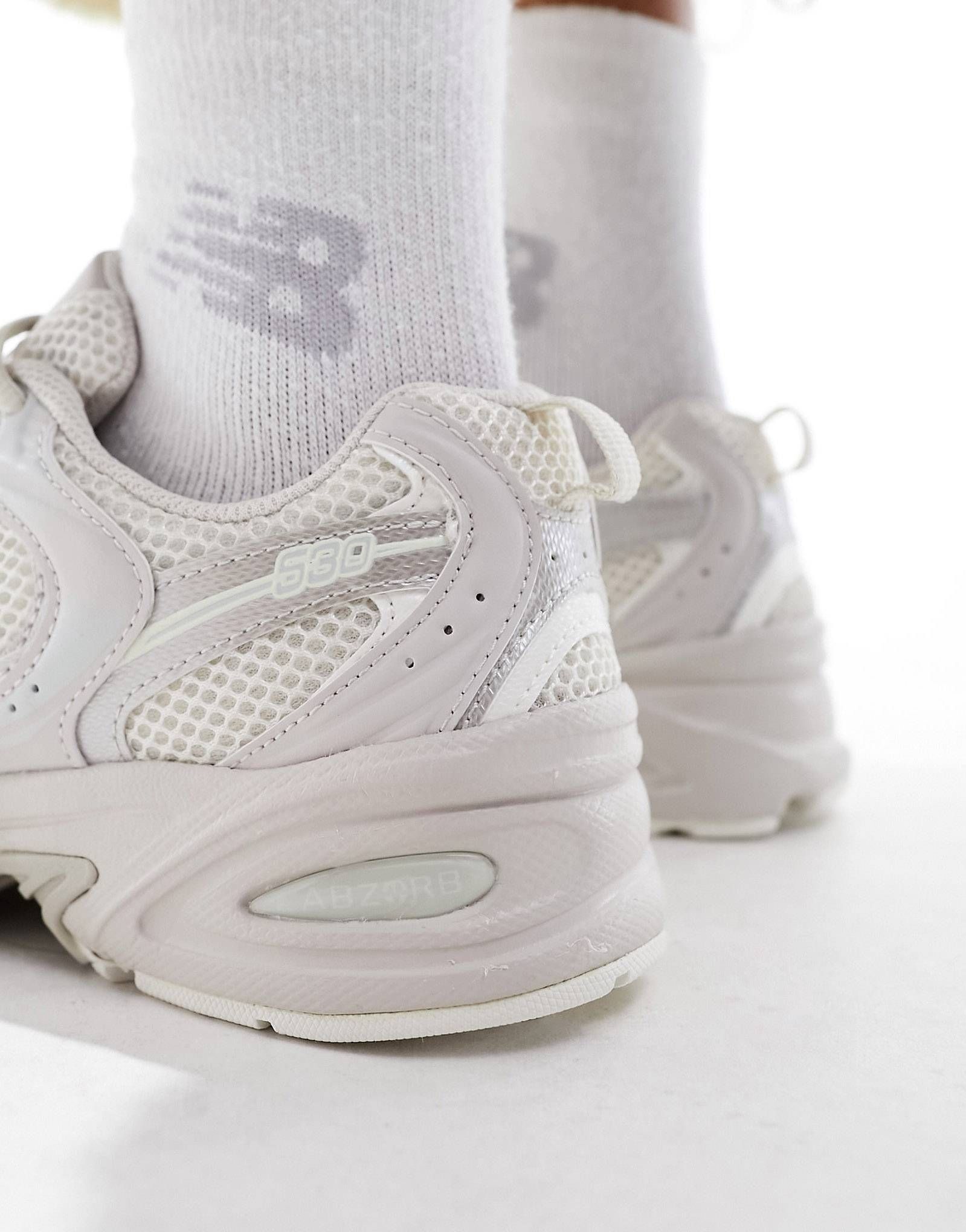 New Balance 530 trainers in light grey | ASOS (Global)