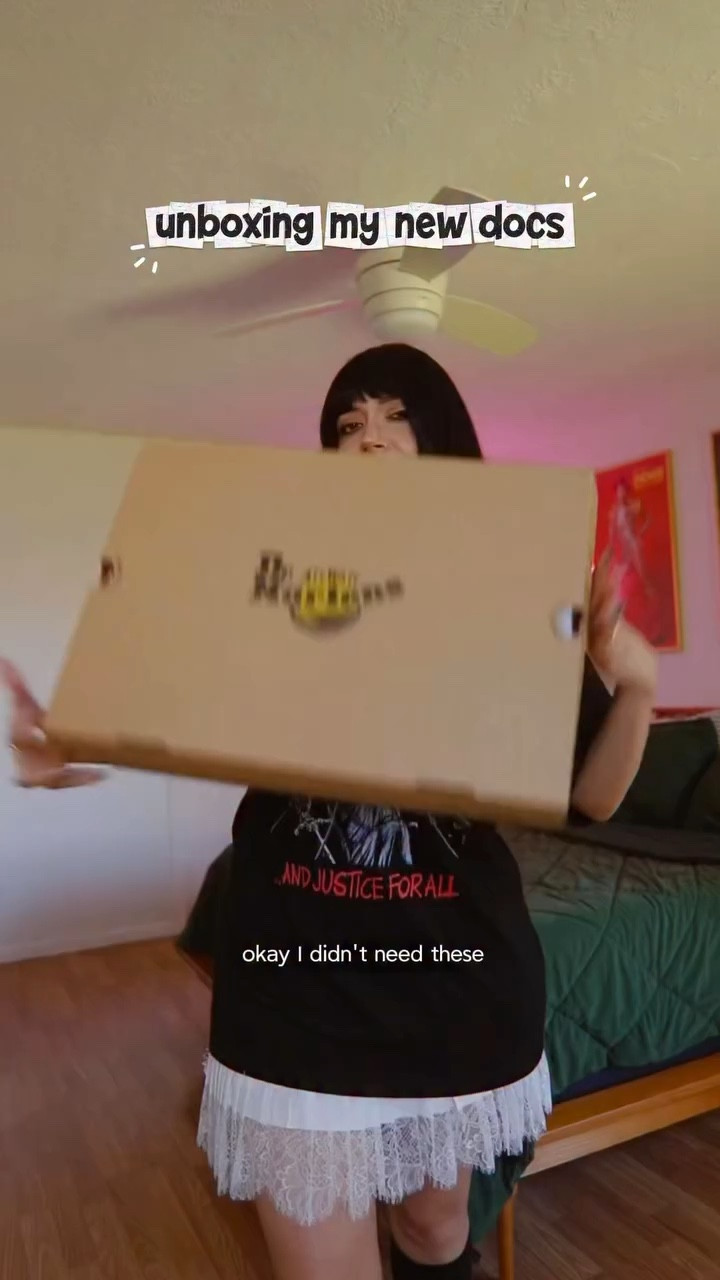 Unboxing my new docs 🖤✨ @thelauragaskin 
I already know I’m gonna reach for these way too much!!!
Y van a tener que soportar! 🤘
•Comment DEETS below to receive a DM with the link to this post on my LTK ⬇ https://liketk.it/61TNp

.
.
.
.
.
.
.
.
.
 #springoutfit #fallstyles #grwm #altfashion #drmartens dr martens style , streetstyle everydaystyle ,levis jeans,  AlternativeFashion GrungeStyle  EdgyFashion  RockChic  howtostyle howto FashionInspo OutfitOfTheDay OOTD  gothgirls gothgrunge StreetwearFashion houstonblogger dr martens jeans houstoncontentcreator  GrungeOutfit  styleinspiration  casual outfit inspo, style 10 , spring outfit ideas, amazon fashion finds, easy outfit inspo, what to wear, brunch outfit idea, coffee date outfit , band tee outfit , spring outfit .