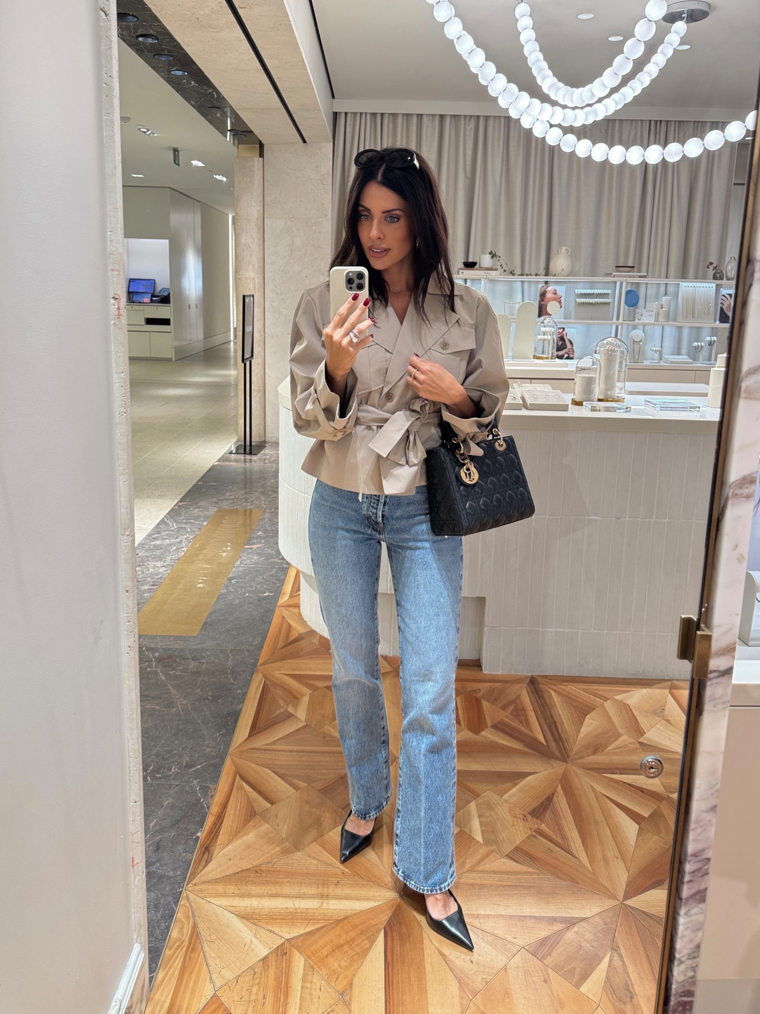 Weekend city look 🤍 New crop trench and denim will be heavy on rotation 😉 Wearing a size small in the trench and 26 in the denim 

#LTKcanada #LTKfall