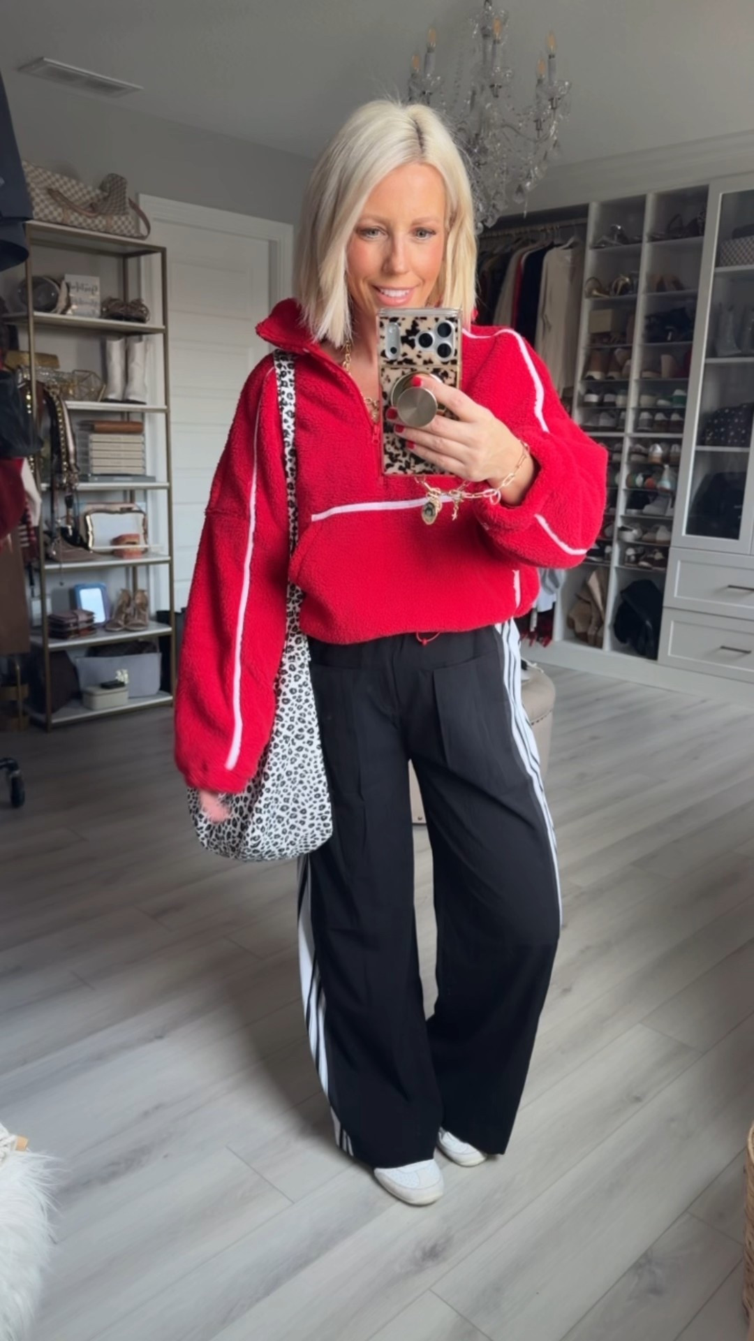 These cozy 1/4 zips are a winter staple!!!! These track pants are a trendy alternative to leggings!
⬇️⬇️⬇️
Pullover medium
Pants medium (could have done a small)

#LTKFindsUnder50 #LTKSeasonal #LTKActive