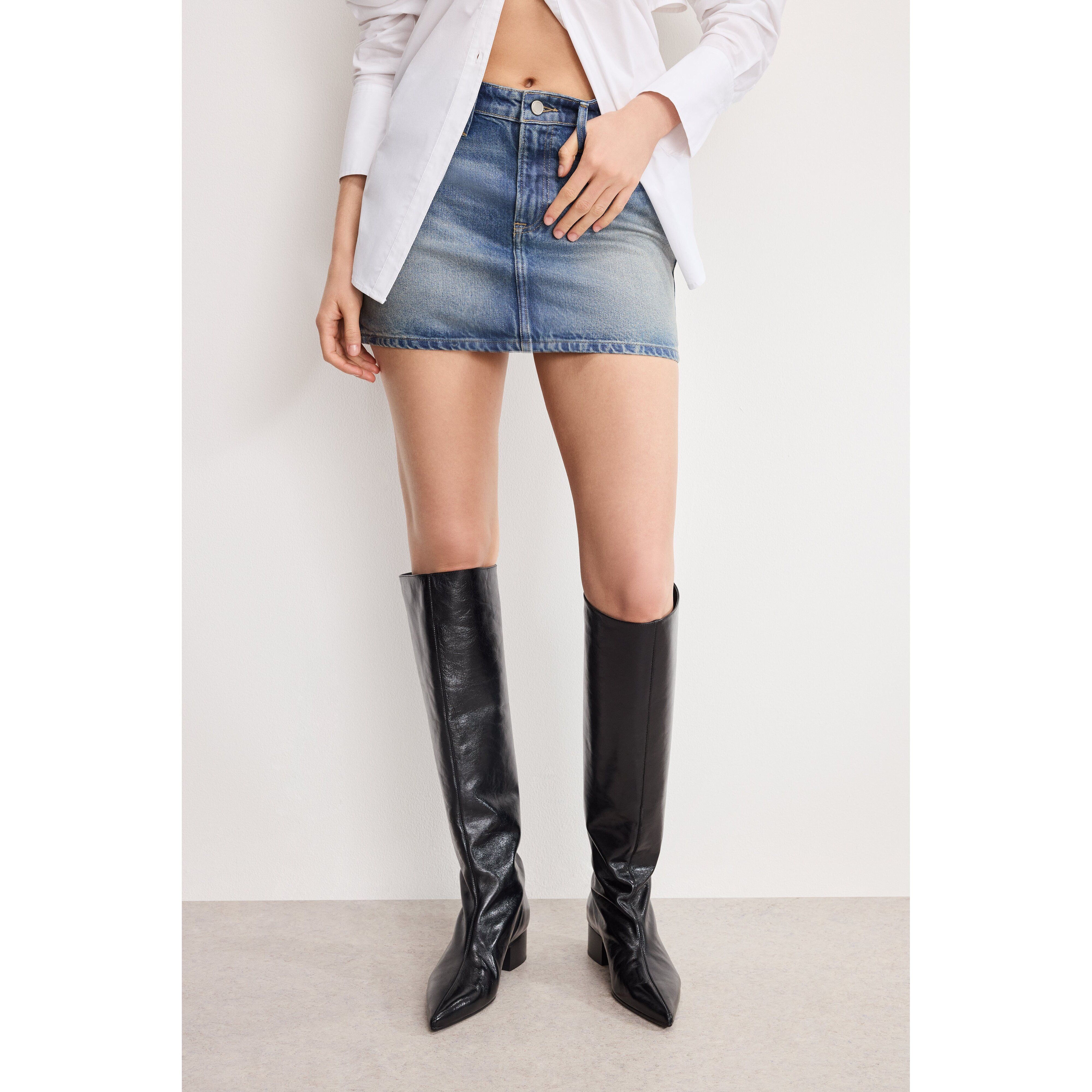 Women's Coated Good 90s Mini Skirt | Indigo, 7 Size 22 Plus | Good American by Khlo� Kardashian | Good American