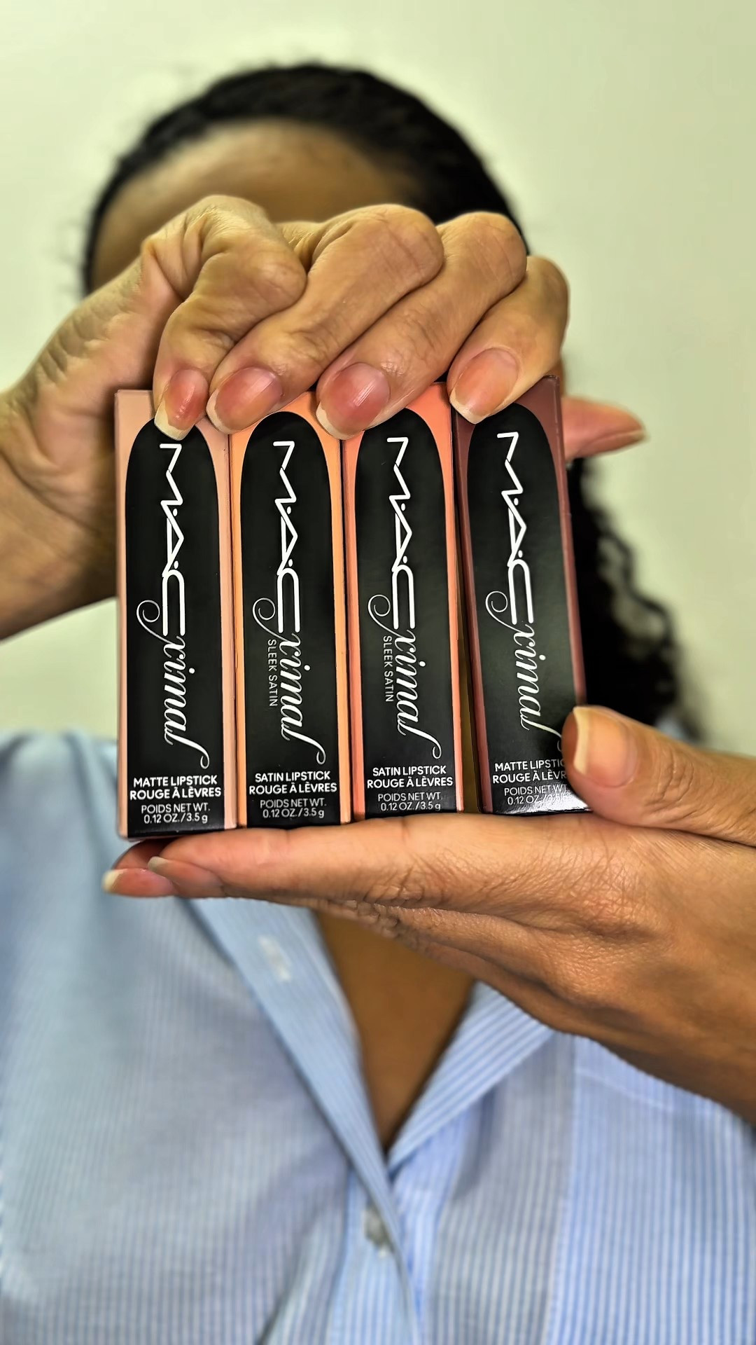 Qual o seu nude?

Os novos nudes de @maccosmeticsbrasil é para todas. São 40 tons. Acabamento Matte, alta cobertura e ultra pigmentação, até 12h de duração e até 8h de hidratação. 

E temos lojinha e cupom no site da MAC só usar cupom: MACNOW1-ALINEFEITOSA e garantir o seu!

#beleza make #batomnude #intimasdaline #hair #make #moda #maquiagem #intimasdaline #cabelo #maquiagem #hairstyle #mac