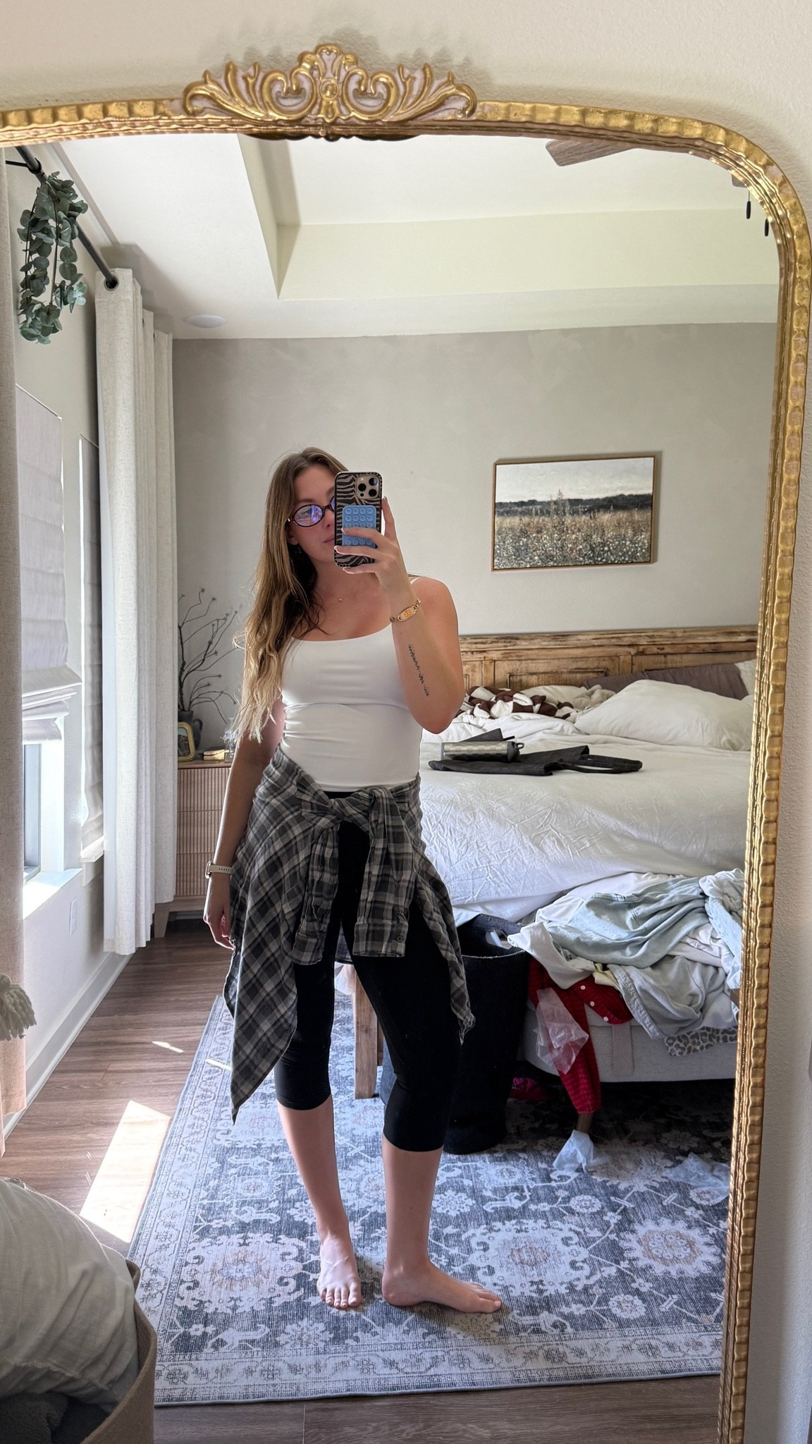 Are we loving the capris trend or no? I think I’m into it! Wearing small & medium in tops