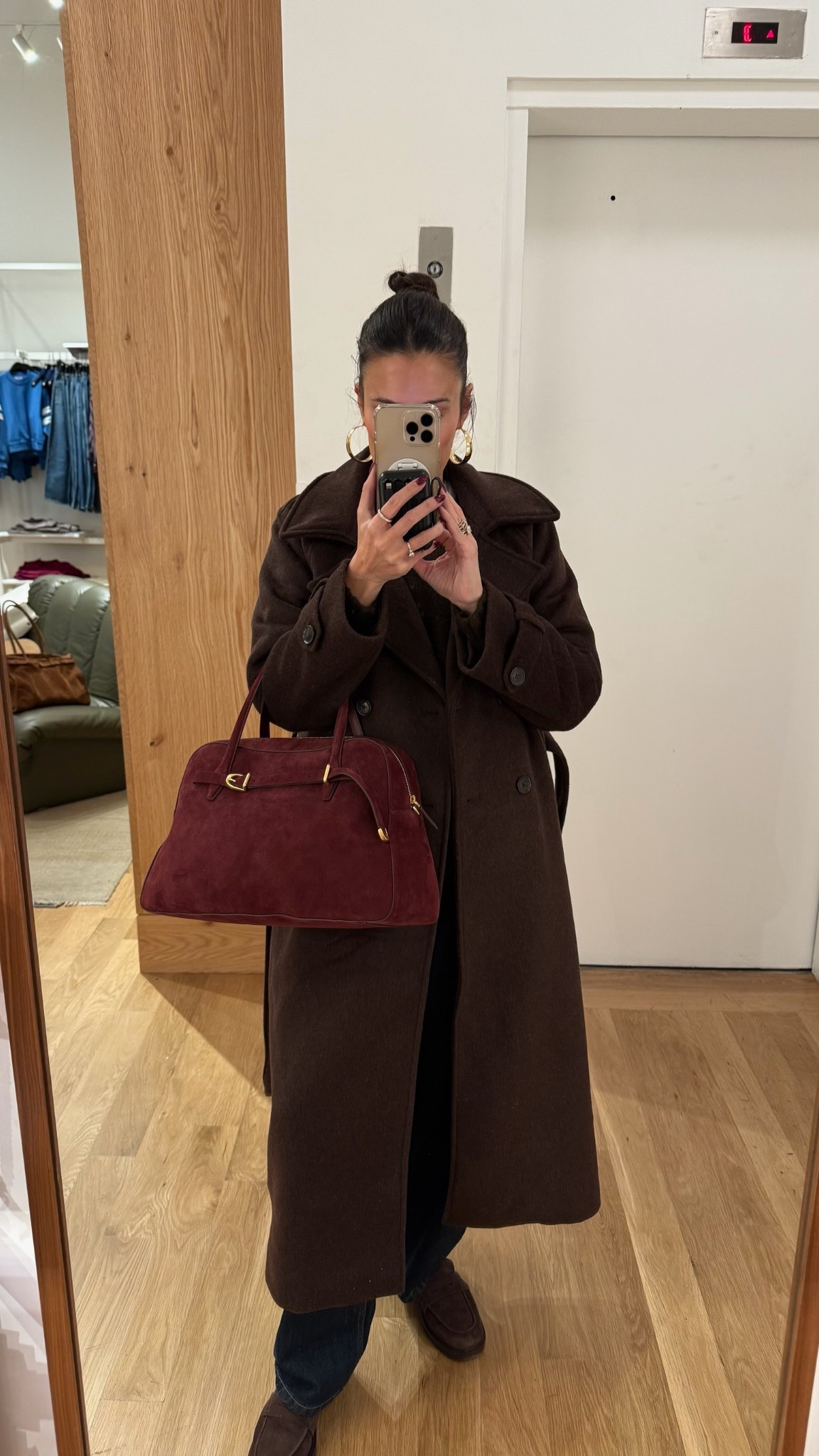 Obsessed with this suede burgundy satchel bag from @madewell 😍 come in 4 colors - would be an amazing gift for her!

Madewell bag, suede bag, winter bag, winter outfit, winter fashion, Abercrombie coat @abercrombie @targetfashion

#LTKHoliday #LTKItBag #LTKGiftGuide