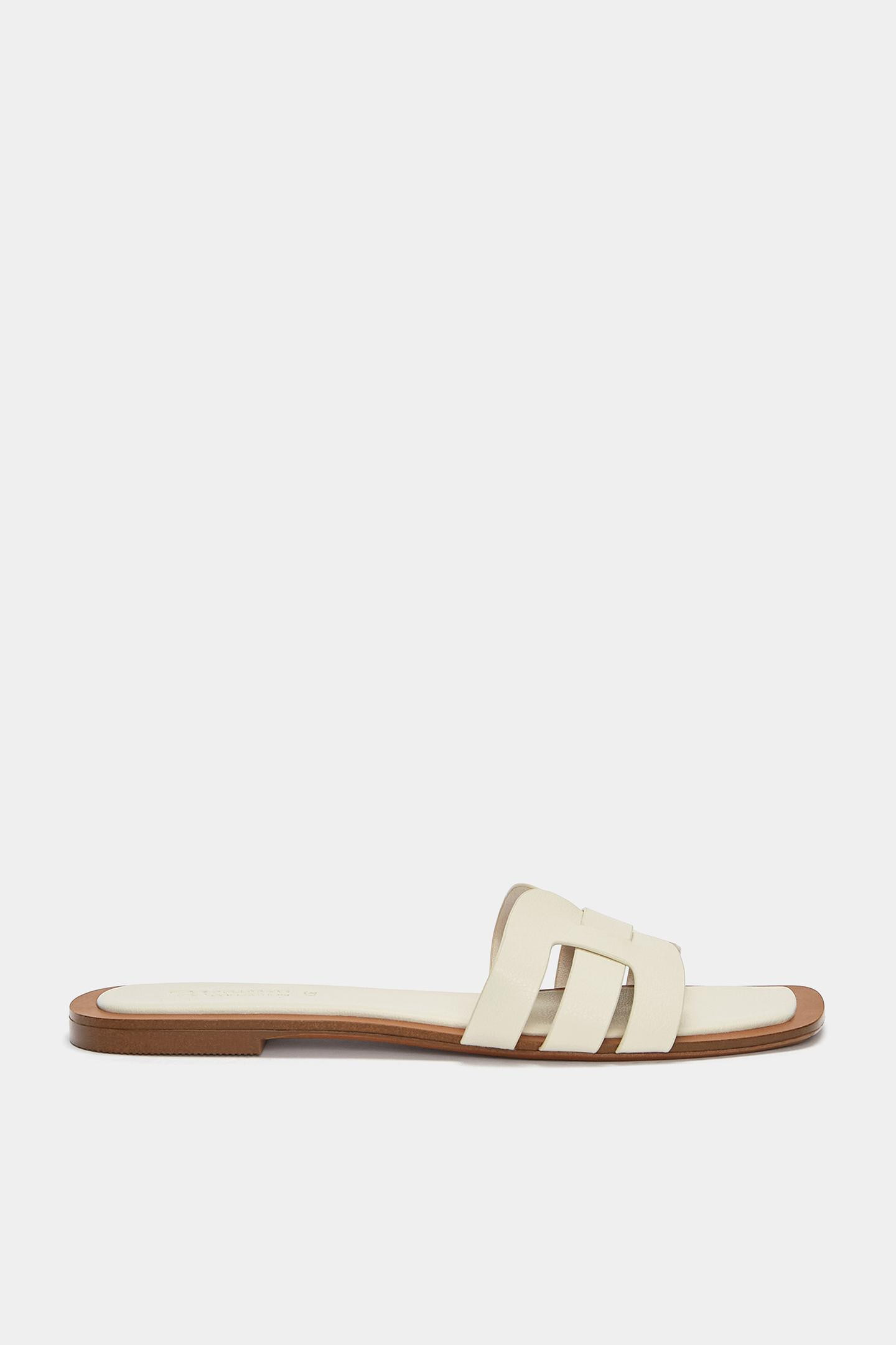 Flat crossover sandals | PULL and BEAR UK