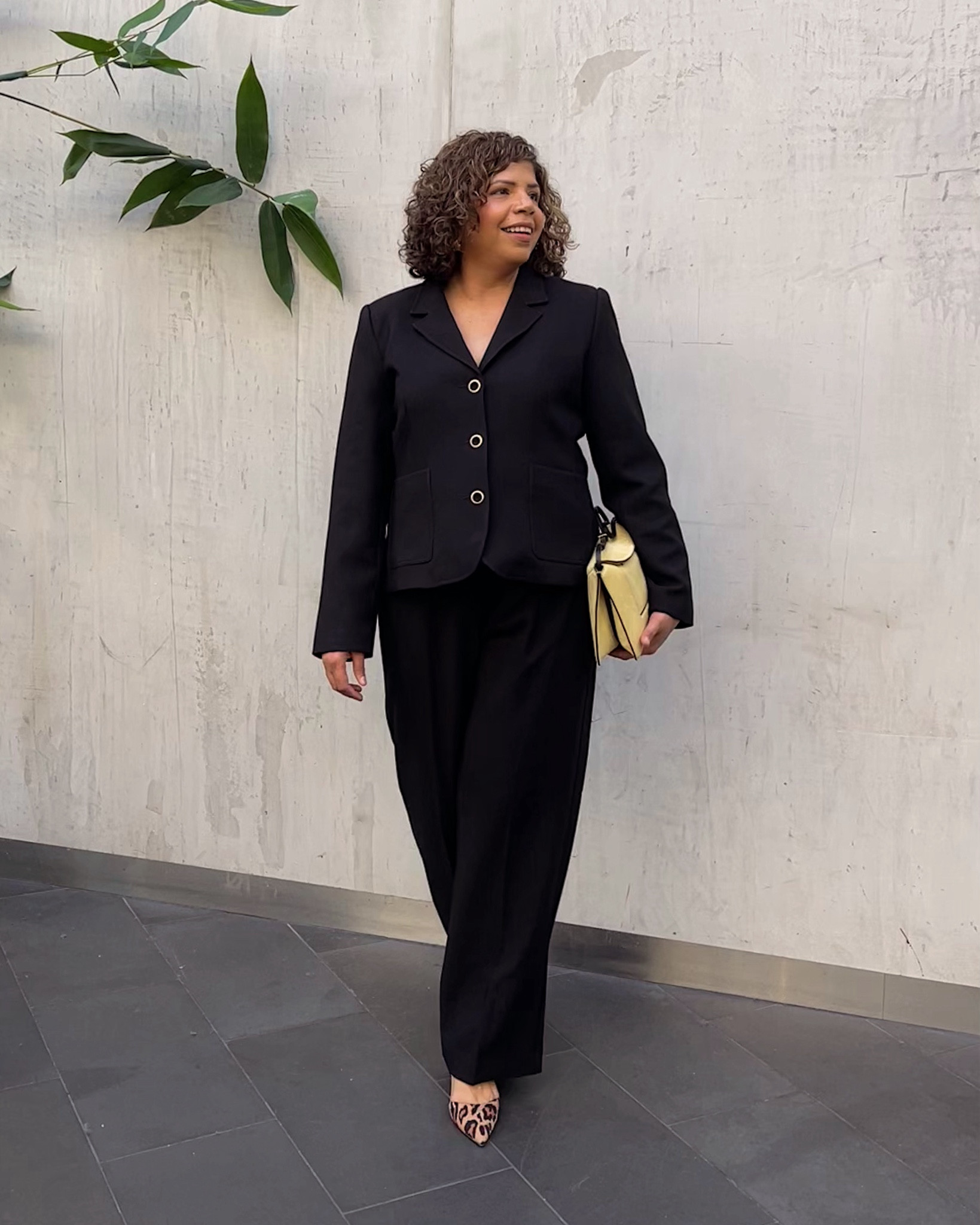 Can’t go wrong with a black suit 🖤


#LTKworkwear #LTKFashionMonth #LTKmodest