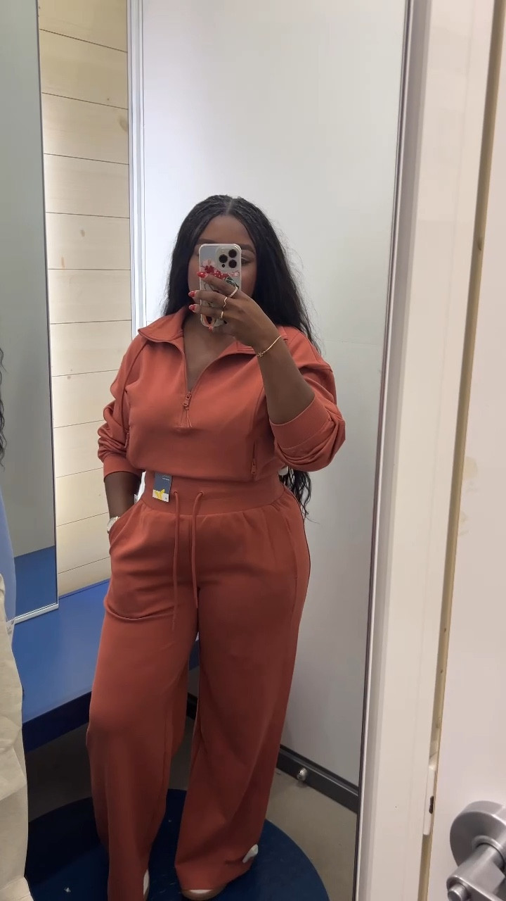 Let’s find the perfect sweatsuit this fall. 1st stop @oldnavy
I’m wearing small on both top and bottoms, the set runs large. 


#LTKMidsize #LTKFindsUnder50 #LTKStyleTip