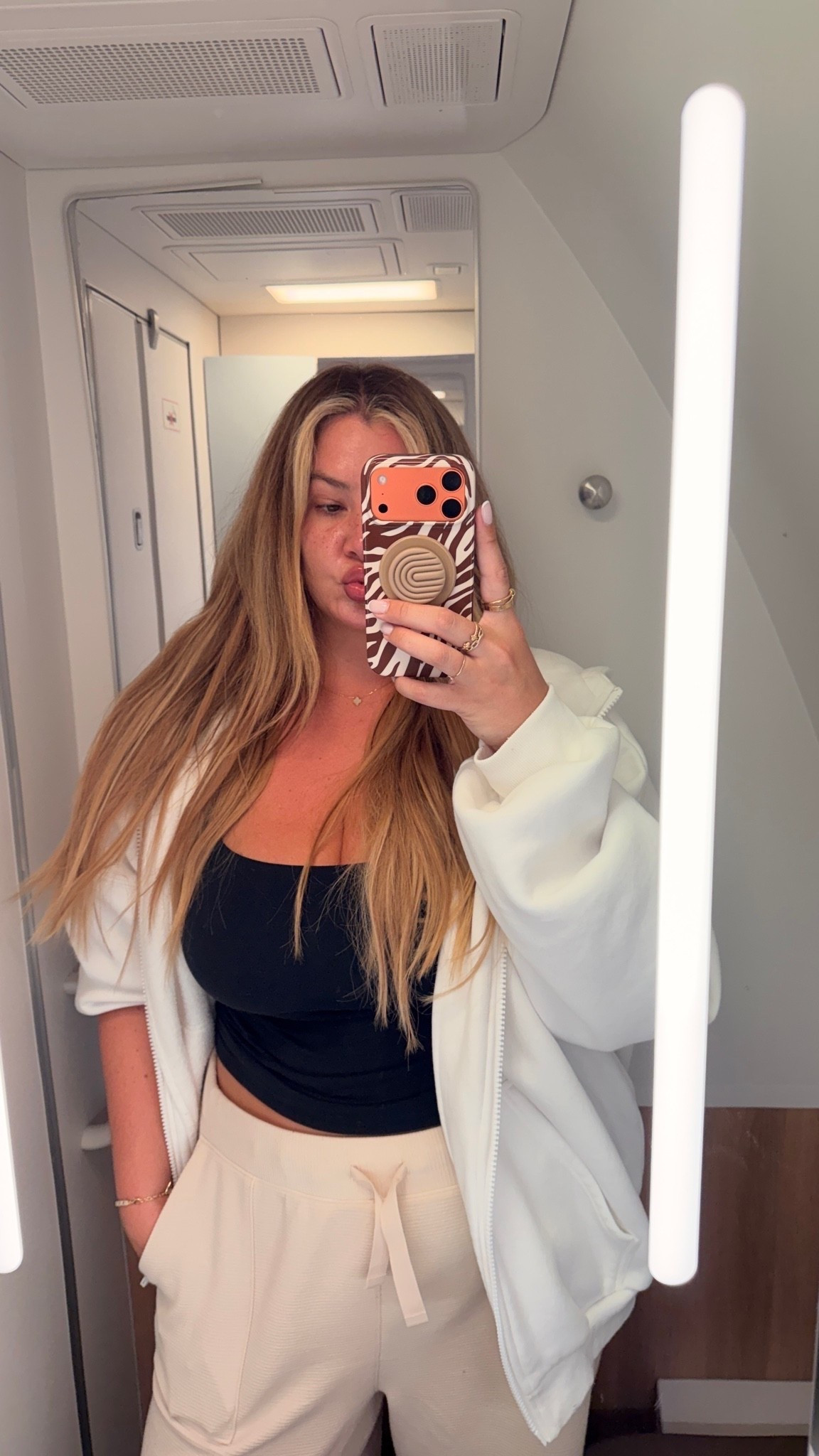 travel outfit of the day 🤎 wearing xl tall

Spanx is 20% off today through the LTK app!! ⭐️ code vanezzxspanx might work for extra $$ off 

Abercrombie travel fit, Vanessa Etheridge

#LTKootd #LTKMidsize #LTKTall